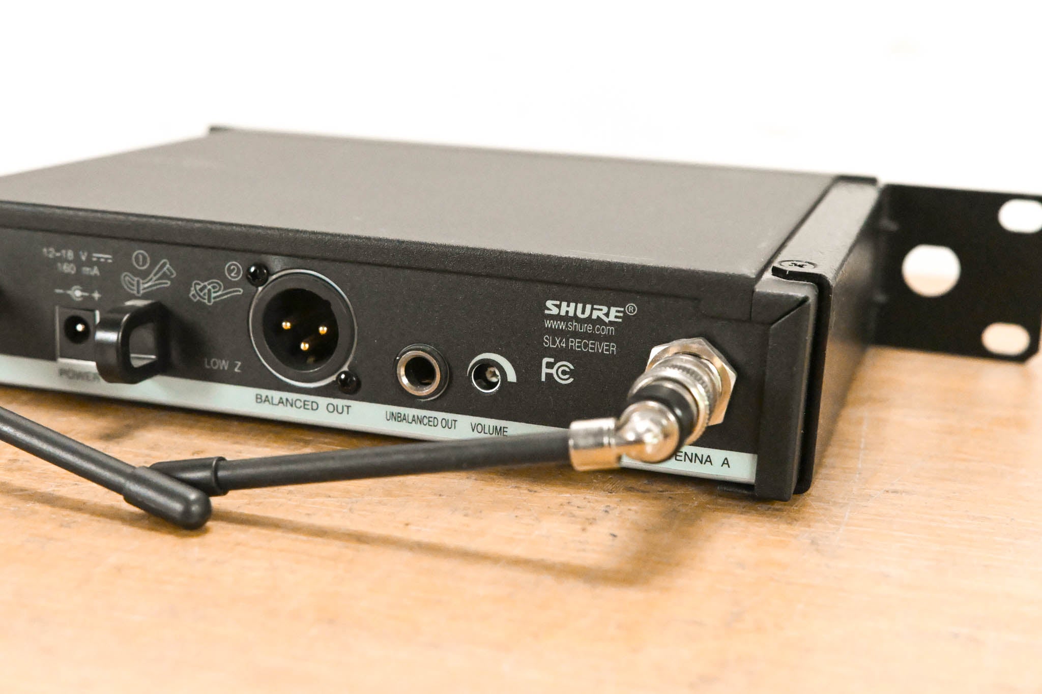 Shure SLX4 Wireless Receiver - G4 Band: 470-494 MHz (NO POWER SUPPLY)