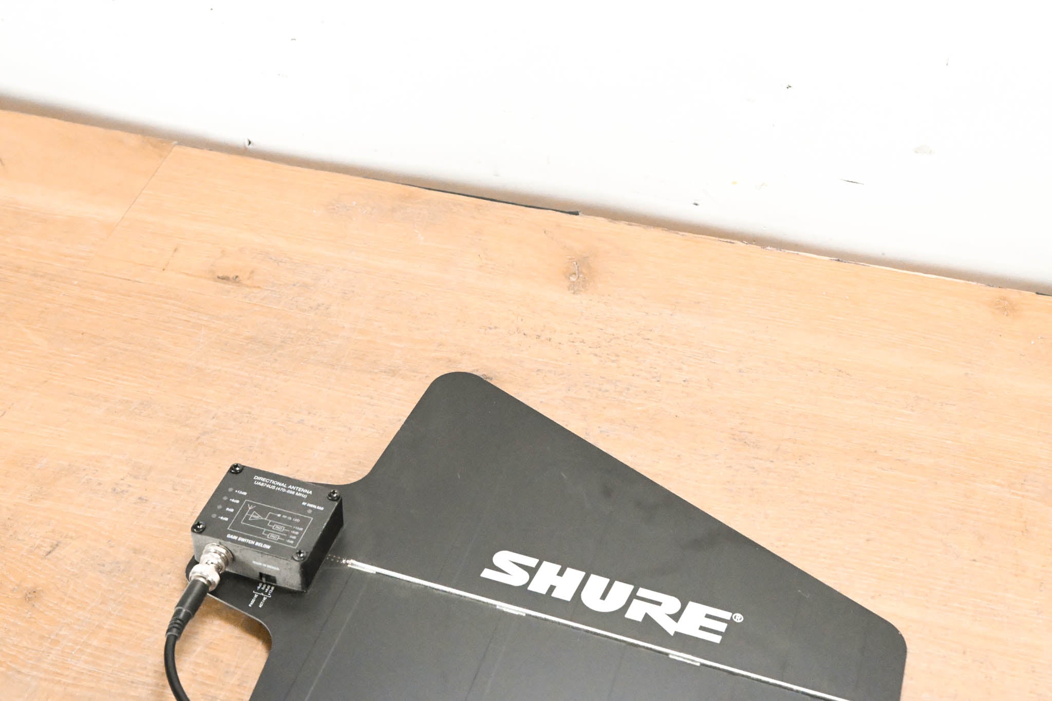 Shure UA874US Active Directional Antenna - 470-698 MHz