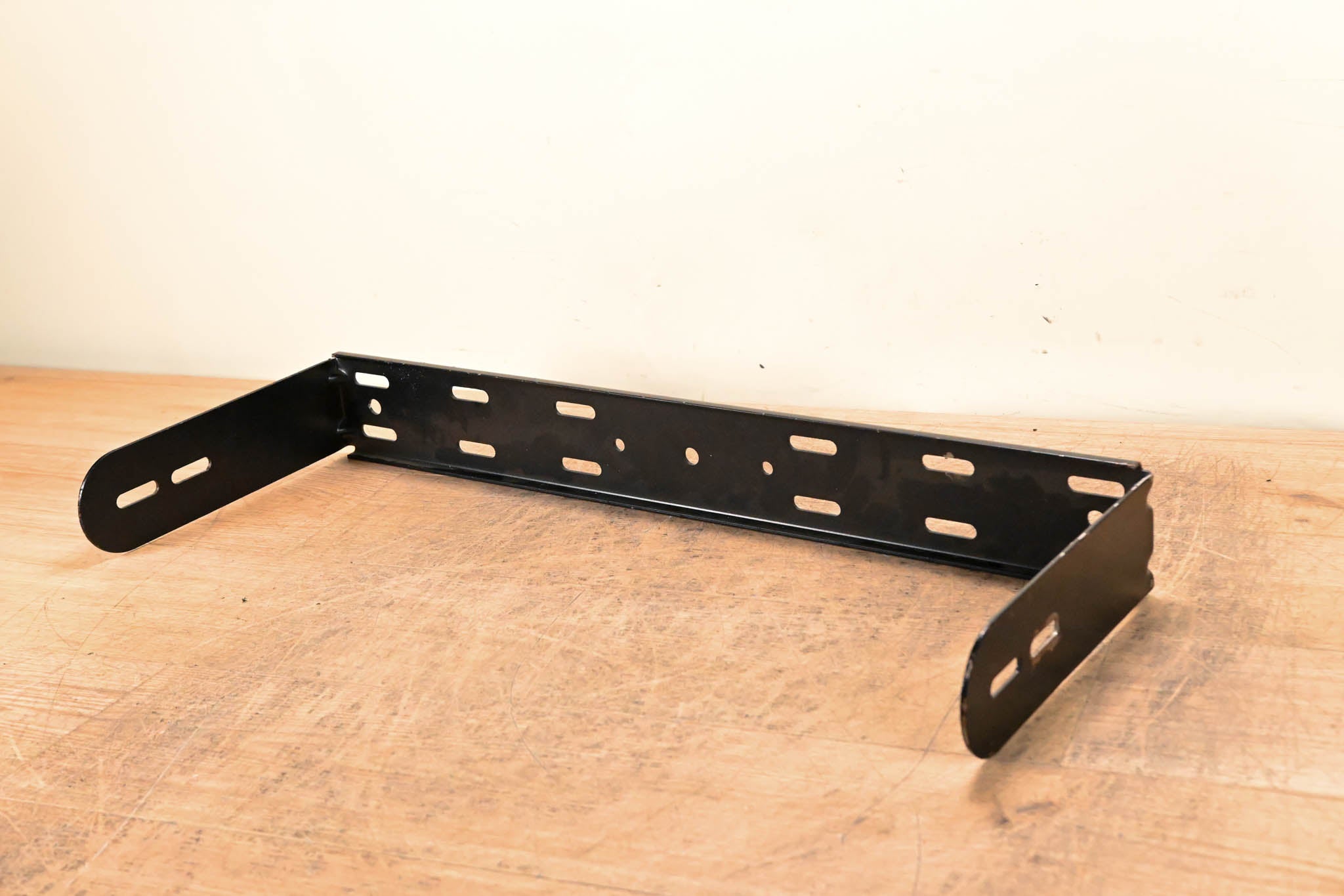 Yamaha UB2208 U-Bracket for IF2208 Speaker