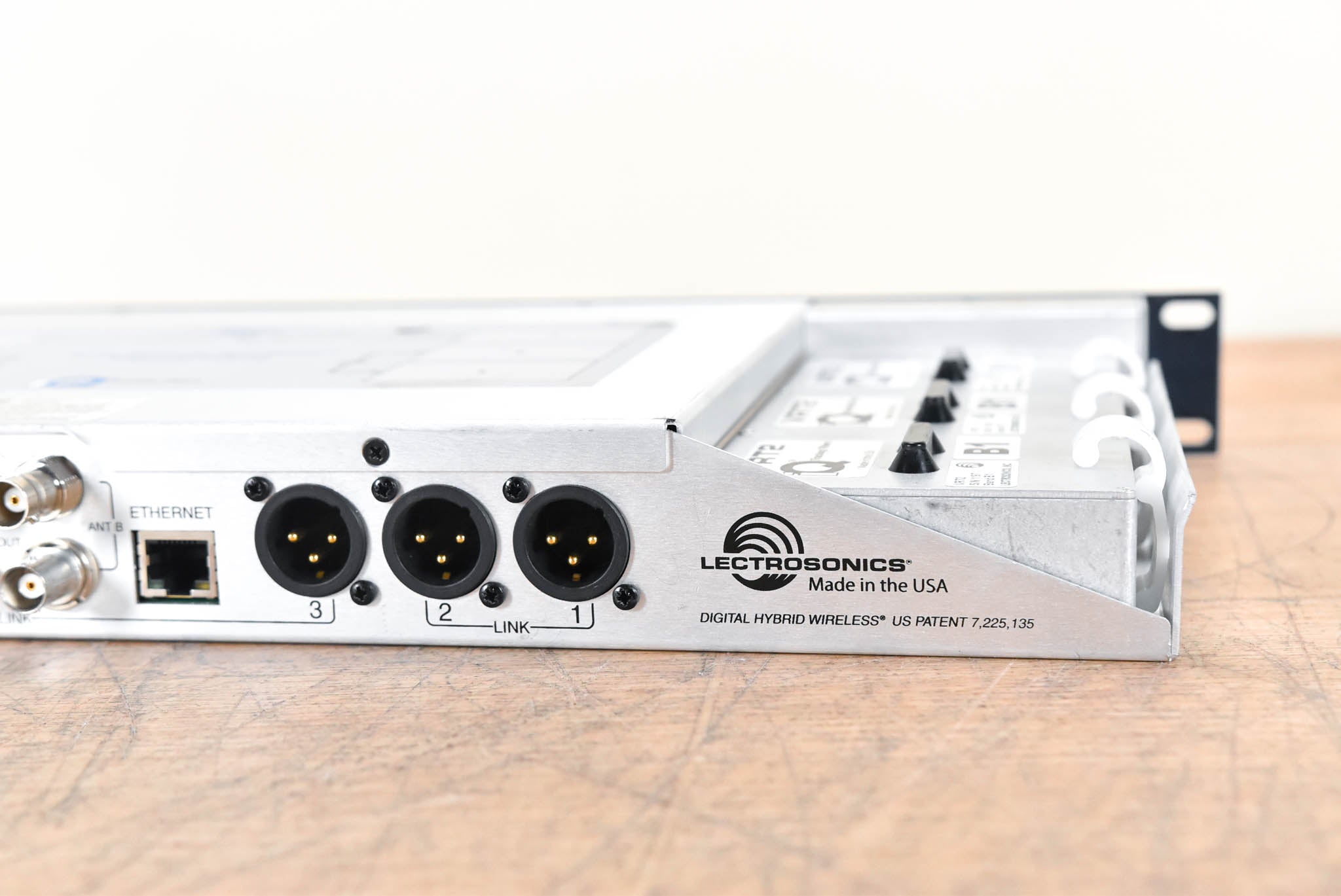 Lectrosonics Venue2 VRM2WBL Receiver with six B1 Modules NO POWER SUPPLY