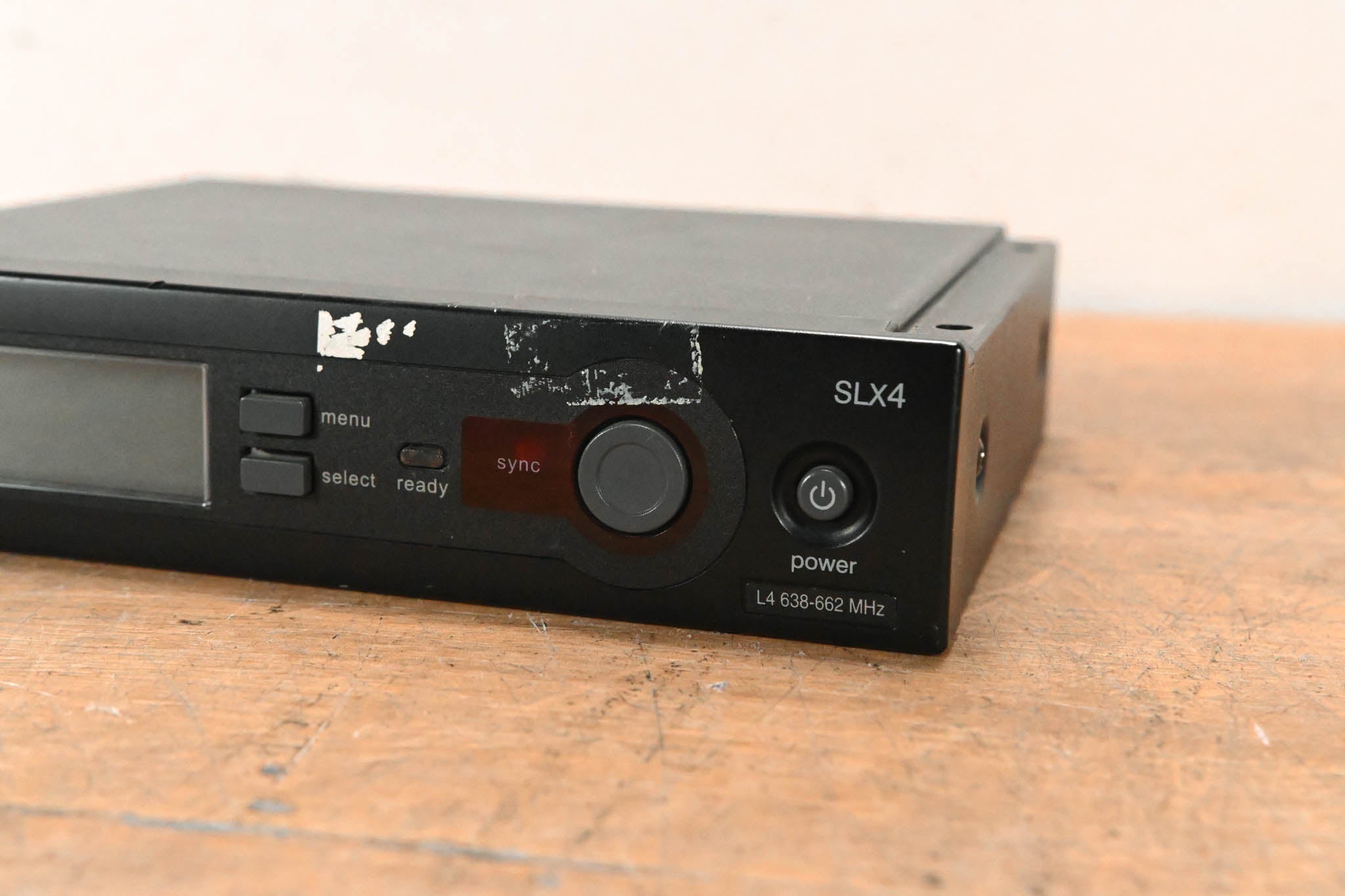 Shure SLX4 Wireless Receiver - L4 Band: 638-662 MHz (NO POWER SUPPLY)