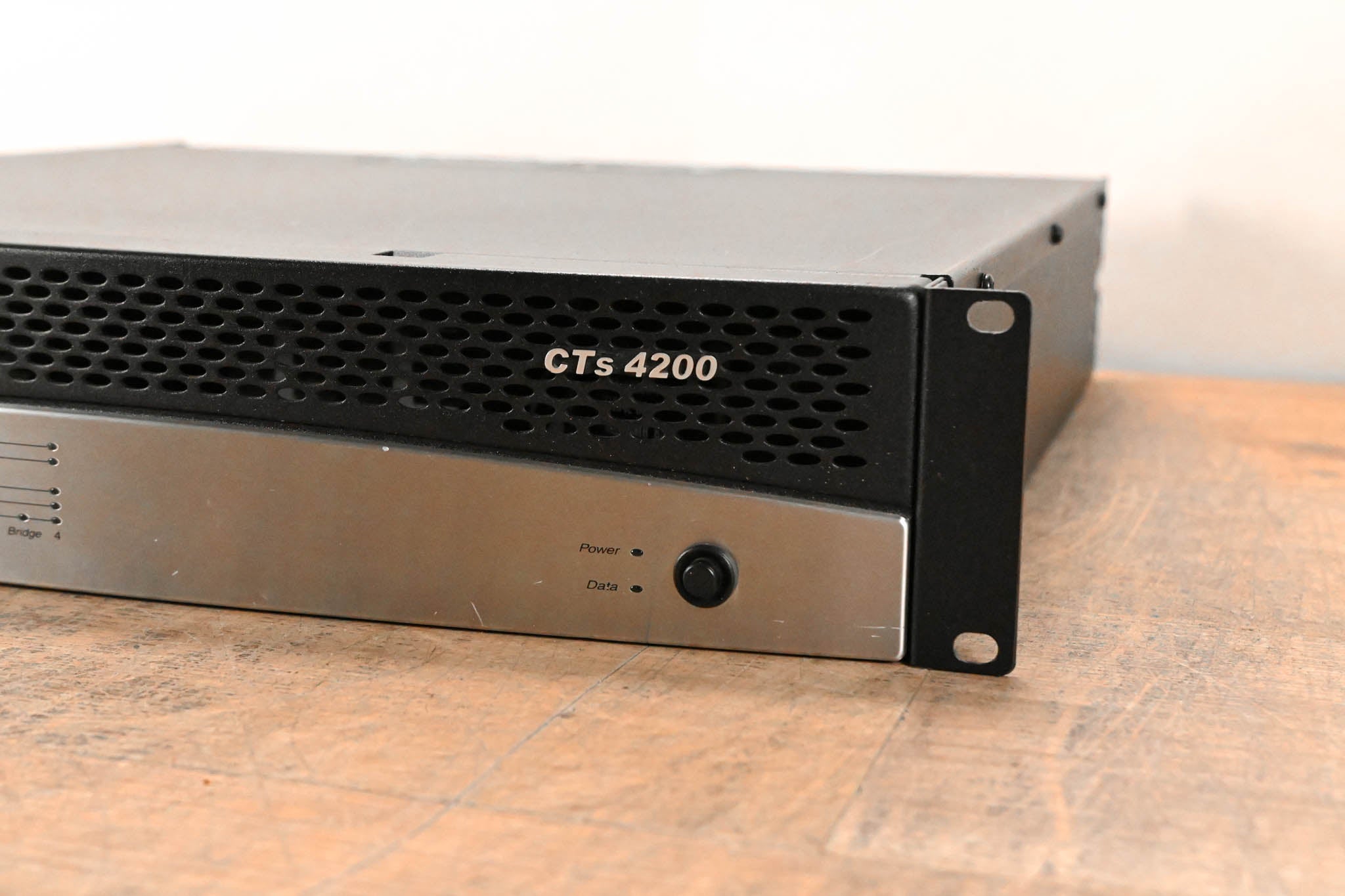 Crown CTs 4200 Four-Channel, 260W Power Amplifier