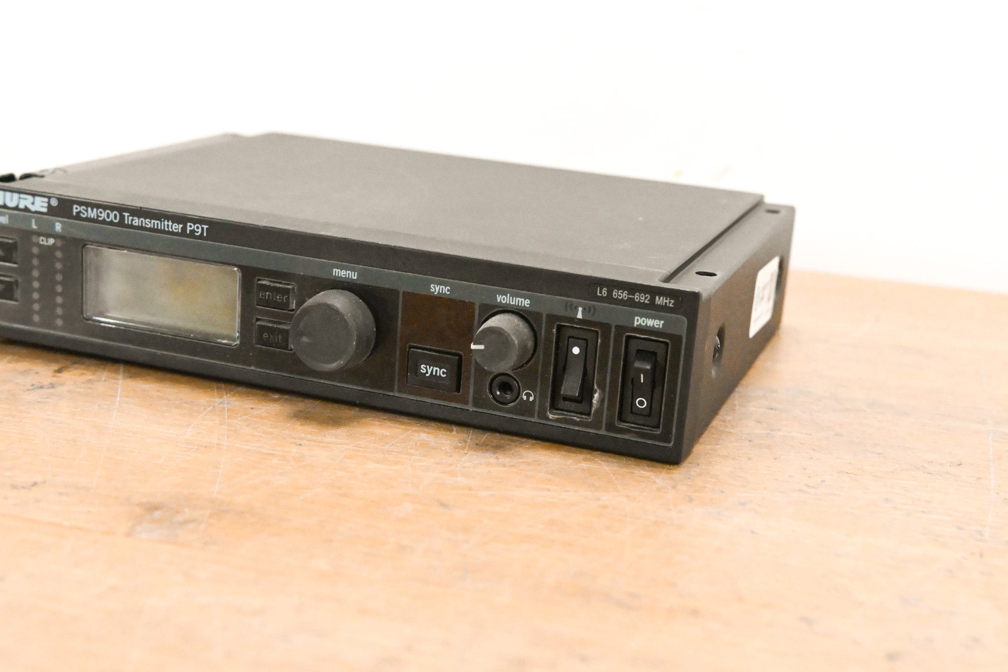 Shure PSM 900 Wireless IEM System L6 Band: 656-692 MHz (NO POWER SUPPLY)
