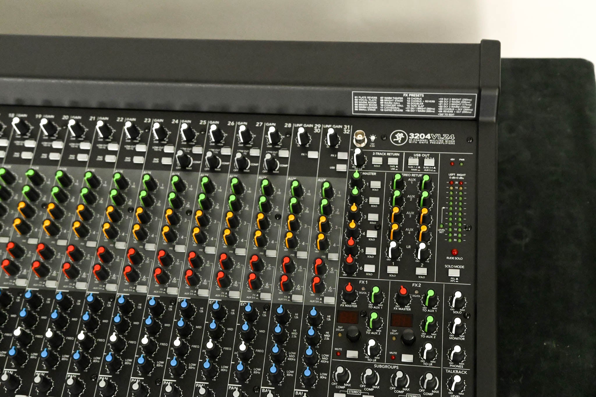 Mackie 3204VLZ4 32-Channel 4-Bus Effects Mixer with USB