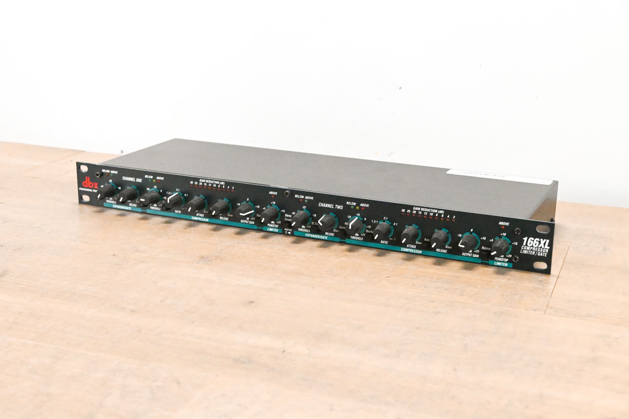 dbx 166XL 2-Channel Compressor/Limiter/Gate