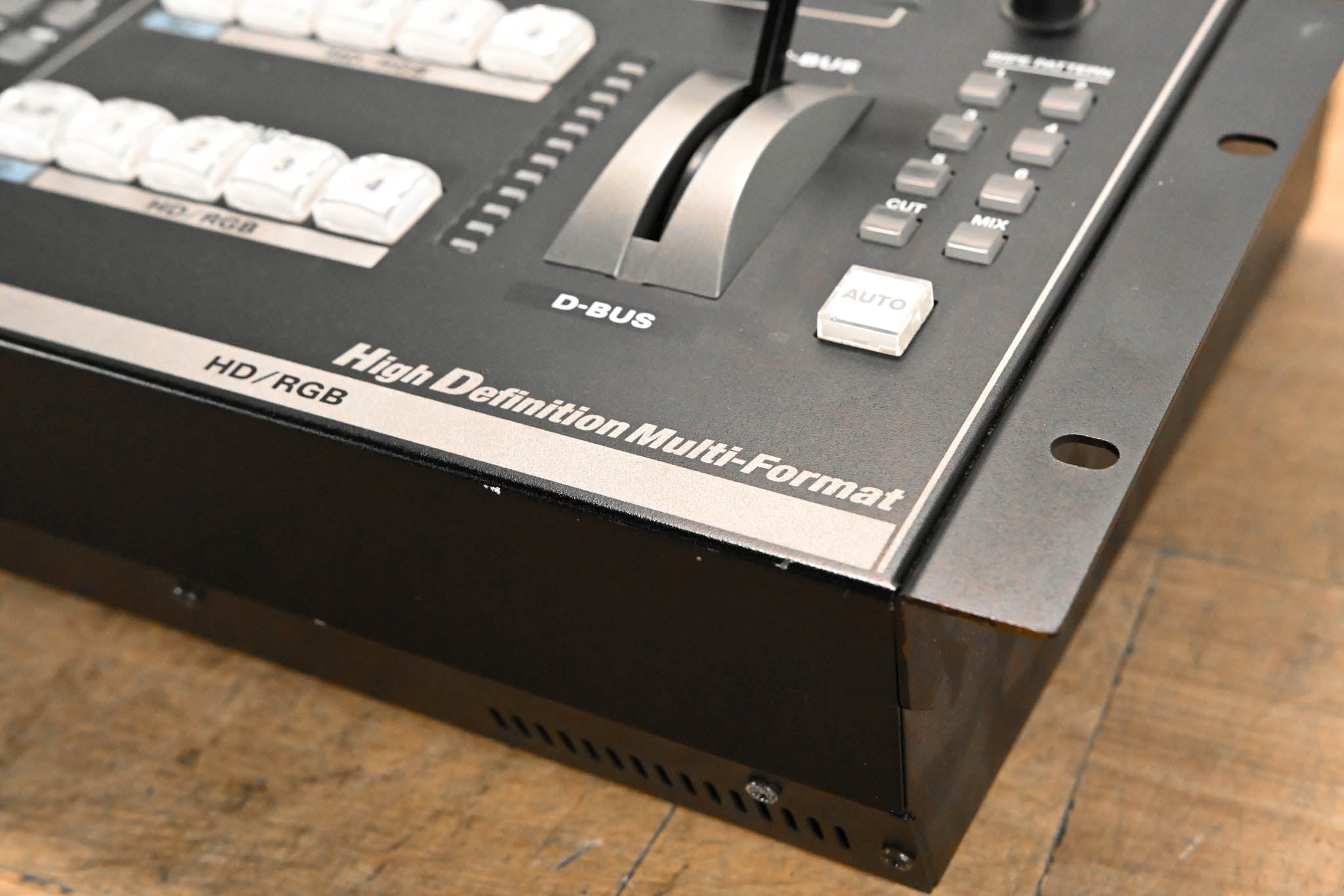 Roland V-440HD Multi-Format Video Mixer and Switcher (VERSION 2)
