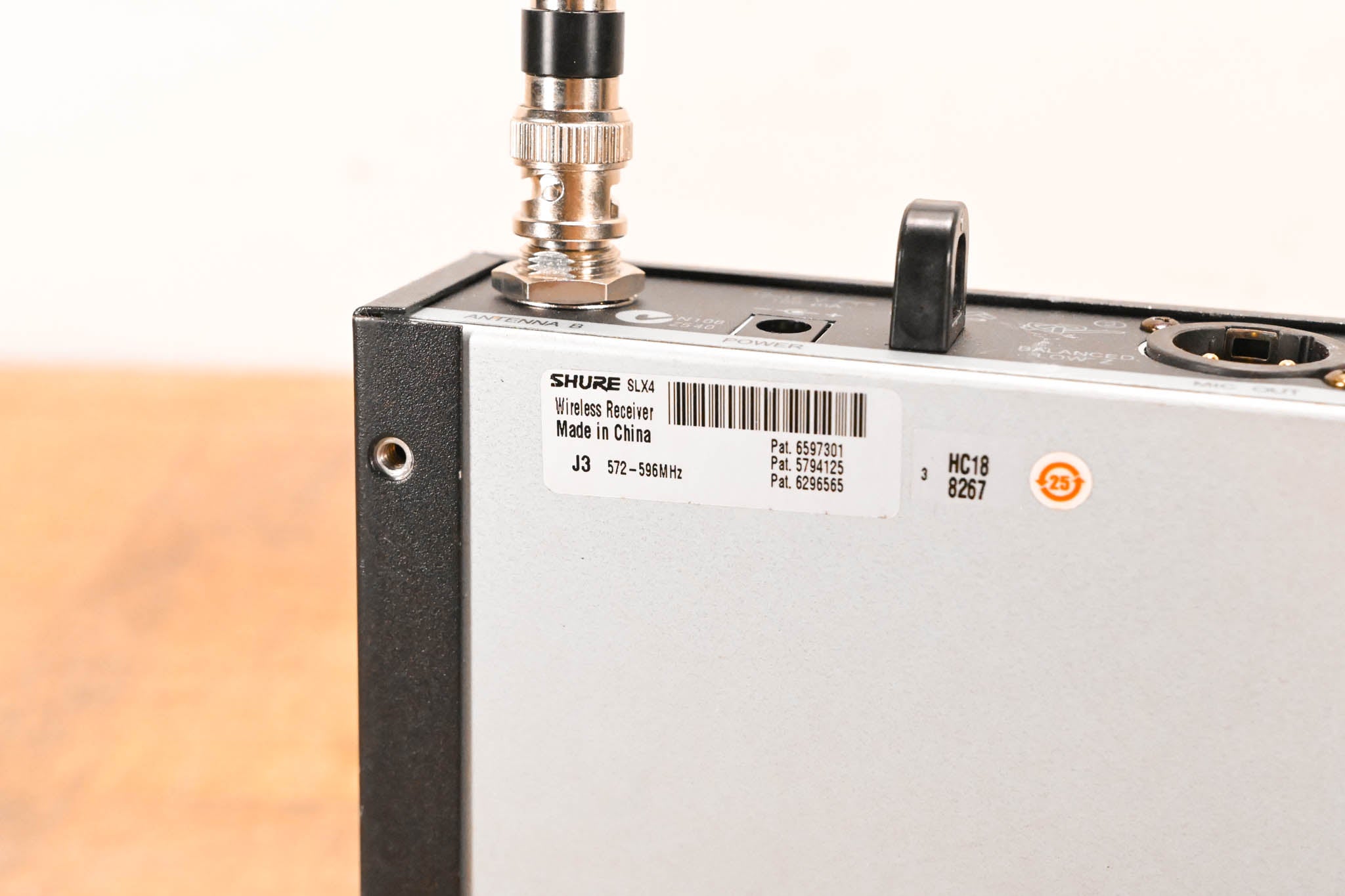 Shure SLX4 Wireless Receiver - J3 Band: 572-596 MHz (NO POWER SUPPLY)