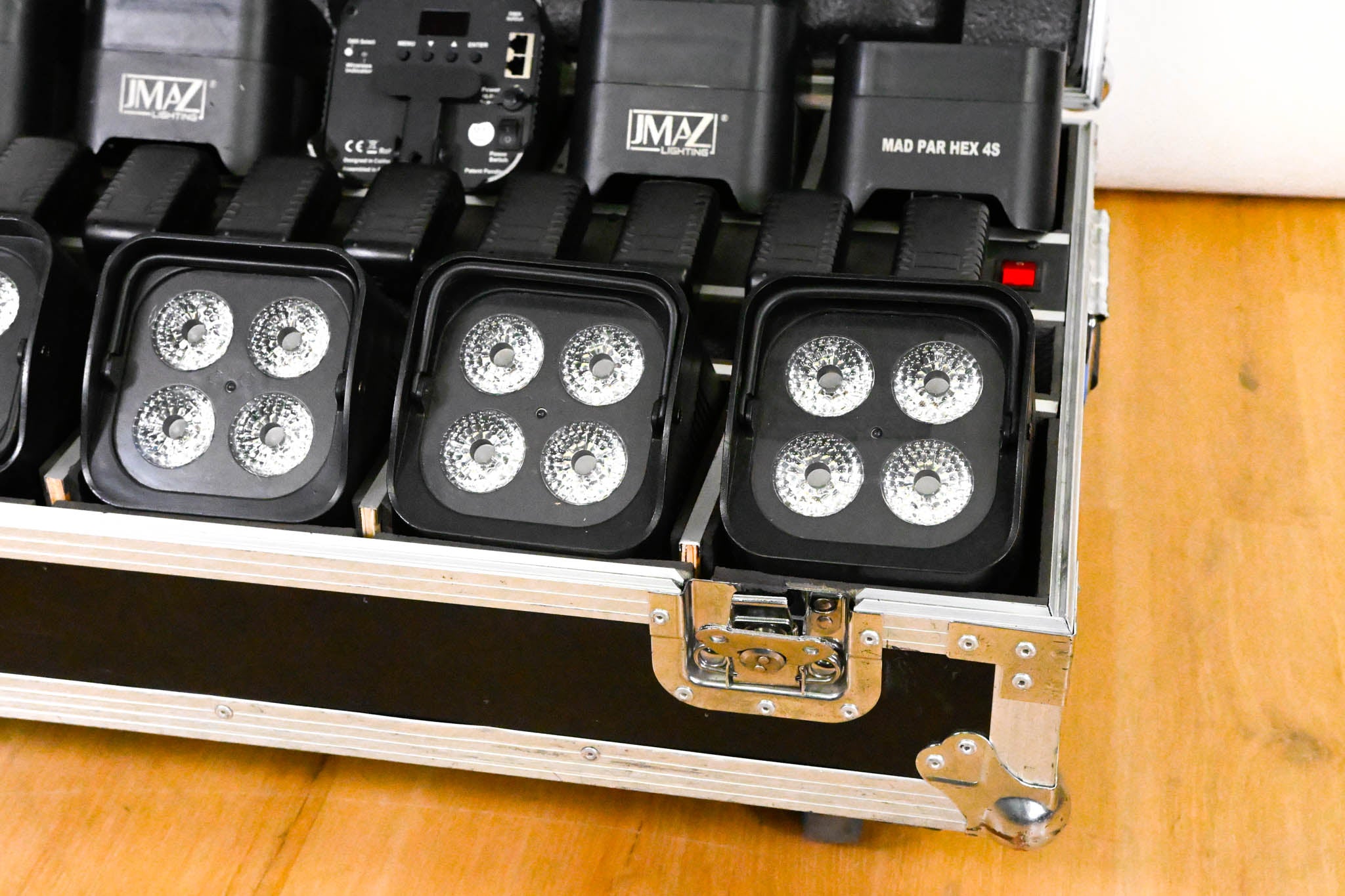 JMAZ Lighting MAD PAR HEX 4S Battery LED Uplight Kit w/ Charging Case