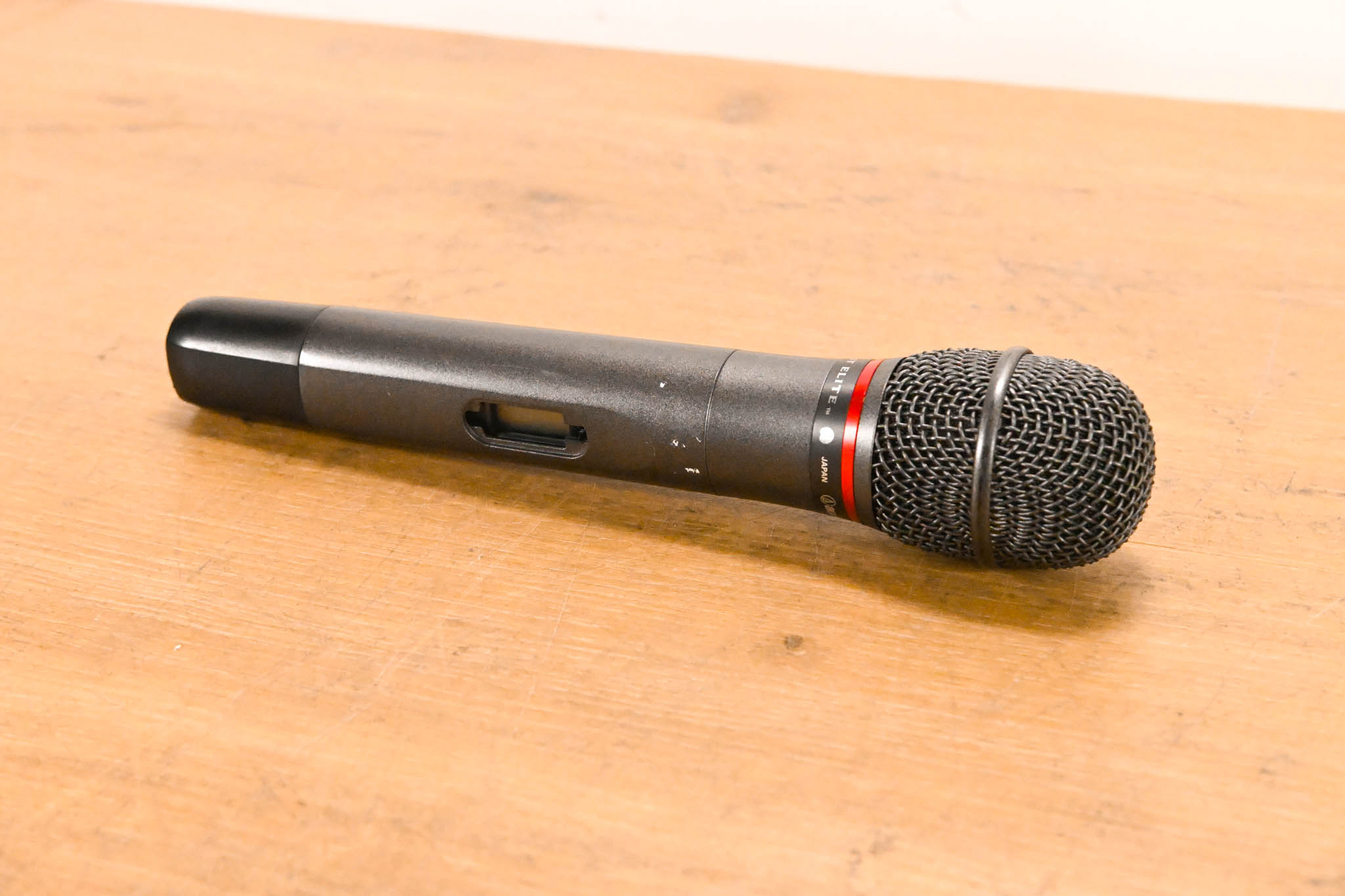 Audio-Technica ATW-R3100bC Receiver w/AEW-T4100 Mic: 541-566MHz (NO PSU)