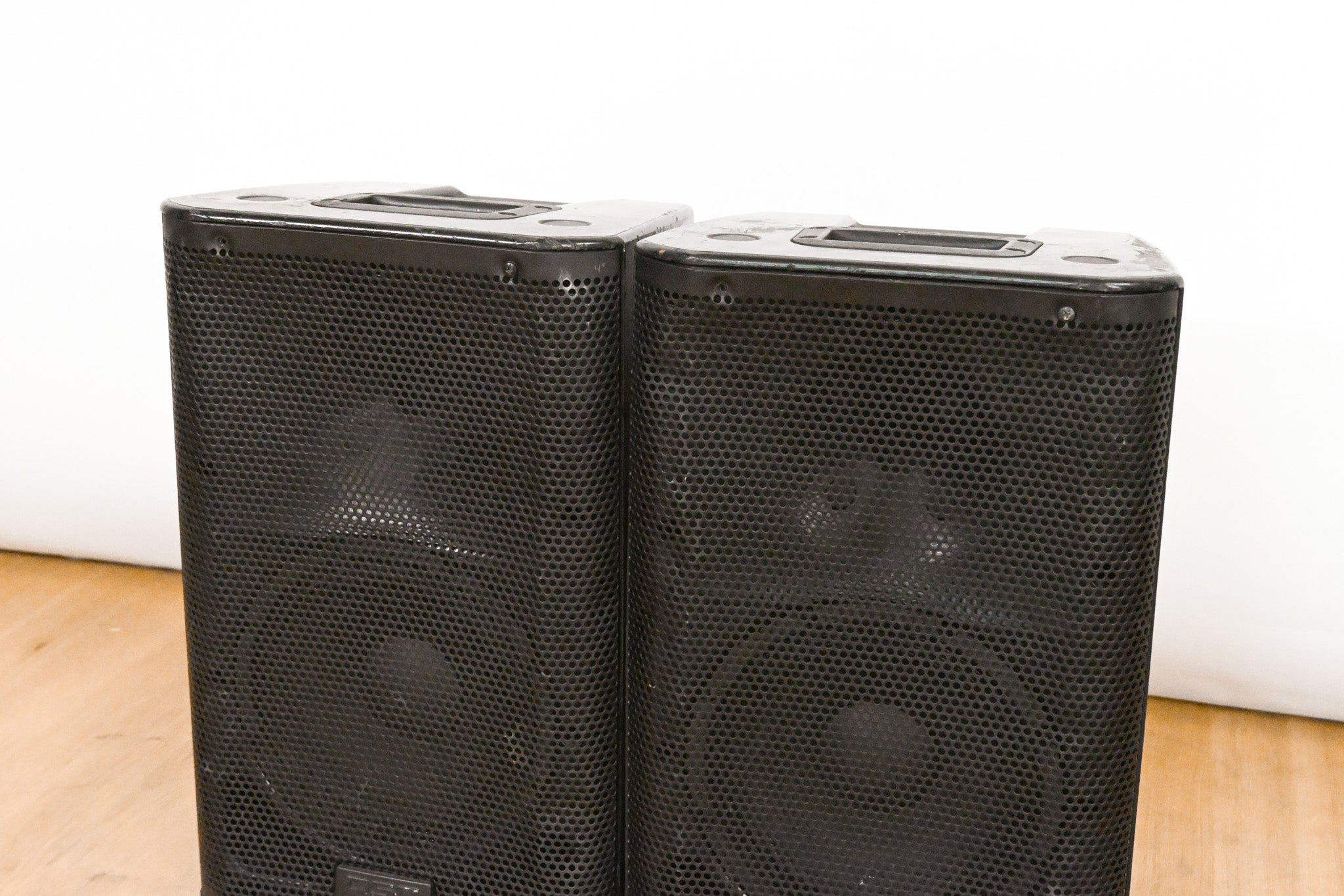 QSC K8 8" Two-Way 1000 Watt Powered Portable Loudspeaker (PAIR)