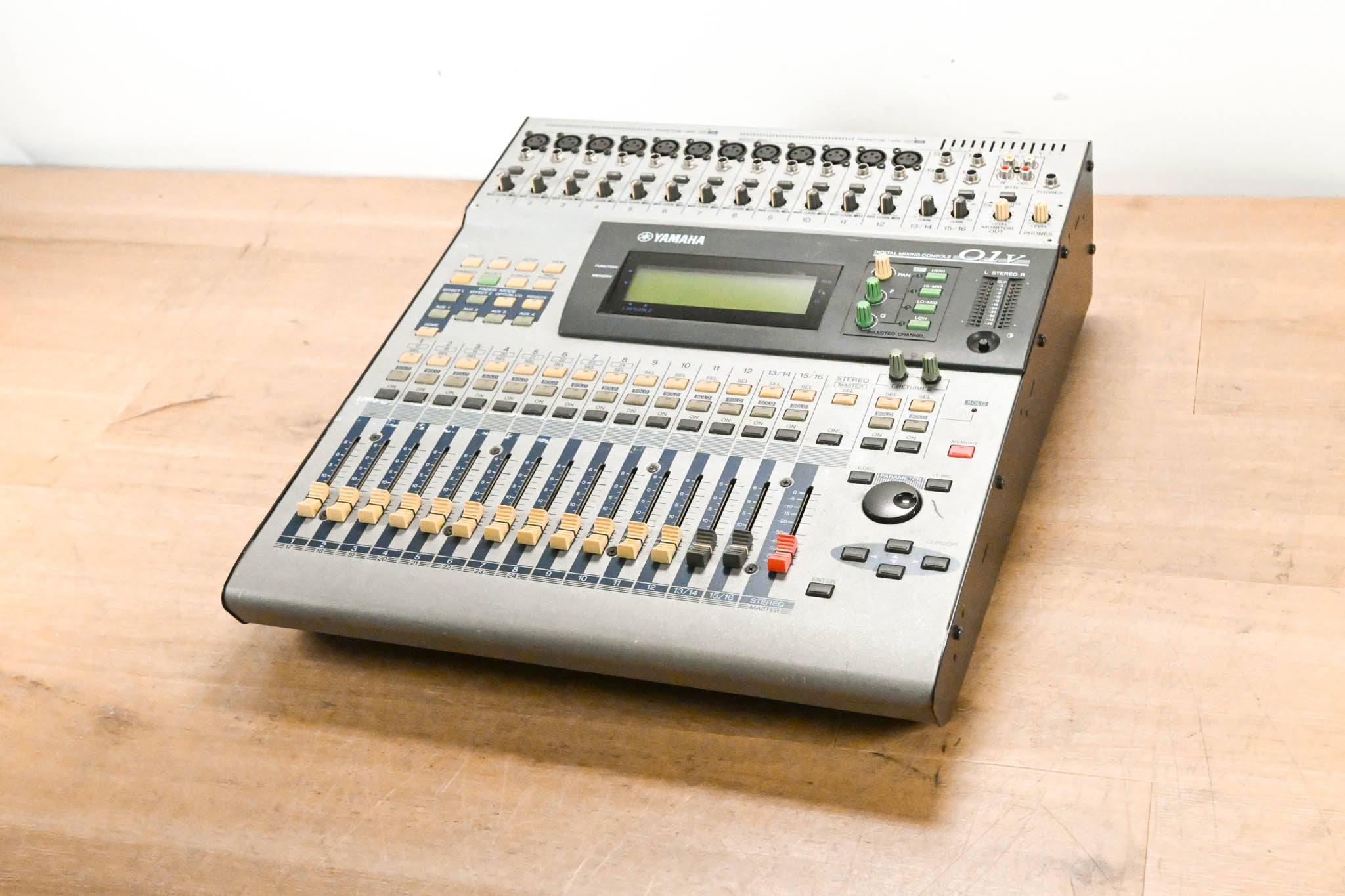 Yamaha 01V 16-Channel Digital Audio Console