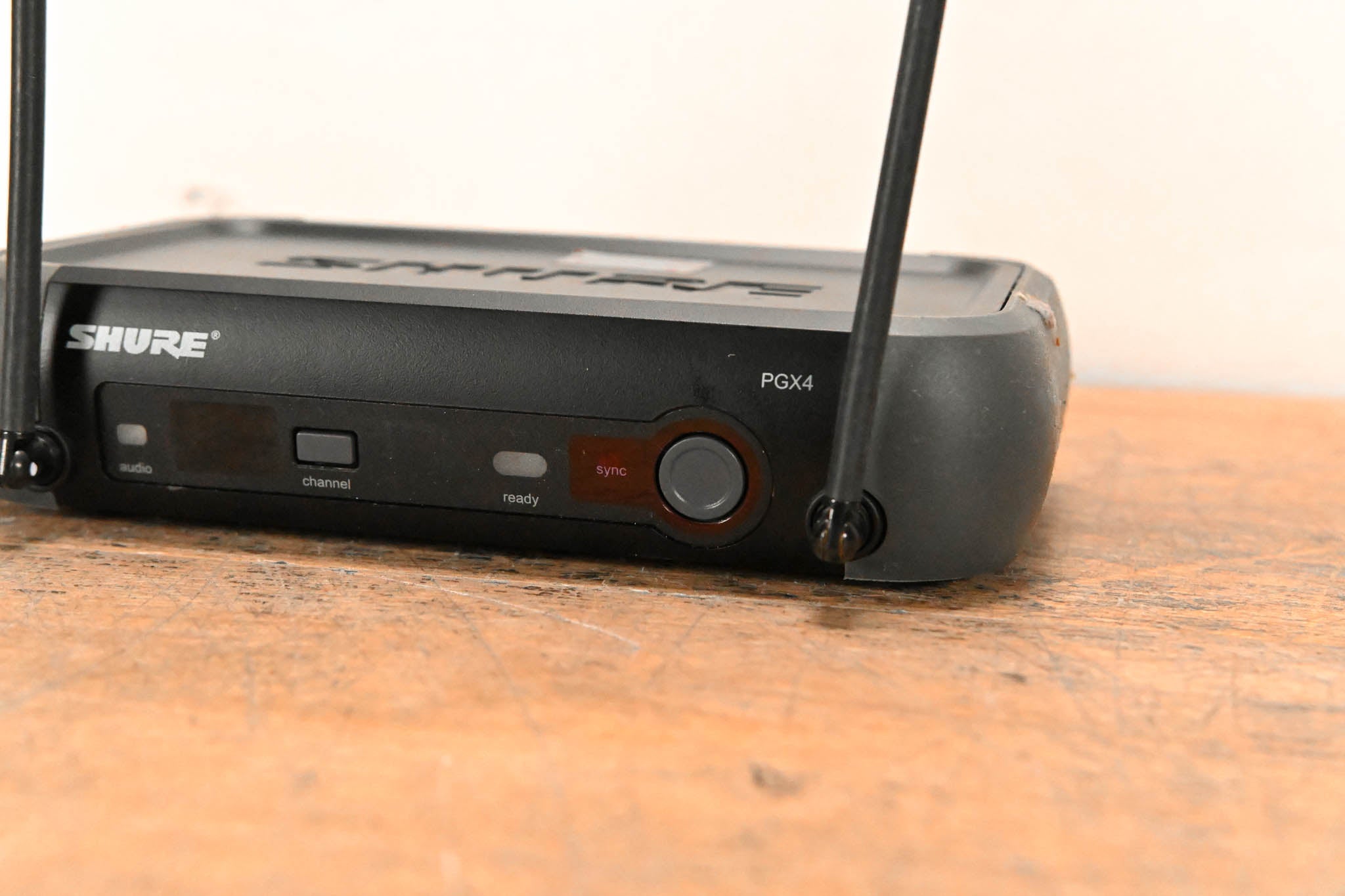 Shure PGX4 Wireless Diversity Receiver - H6 Band: 524-542 MHz (NO PSU)