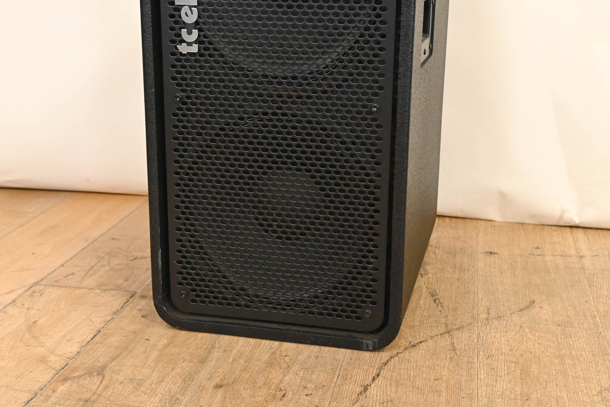 TC Electronic RS212 400W 2 x 12" Portable Bass Cabinet