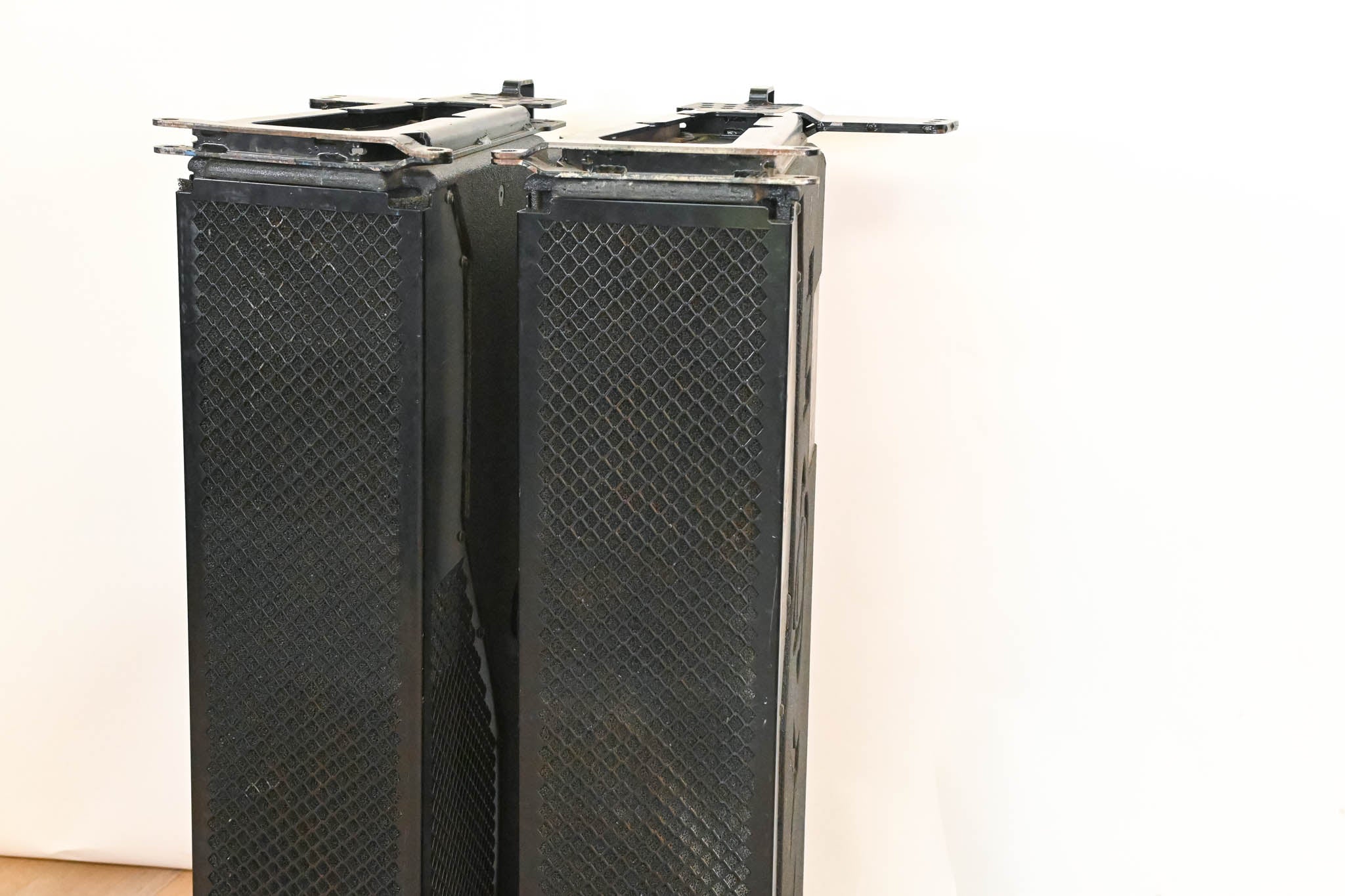 Soundbridge Xyon 7208XY Compact Line-Array Speaker (PAIR)