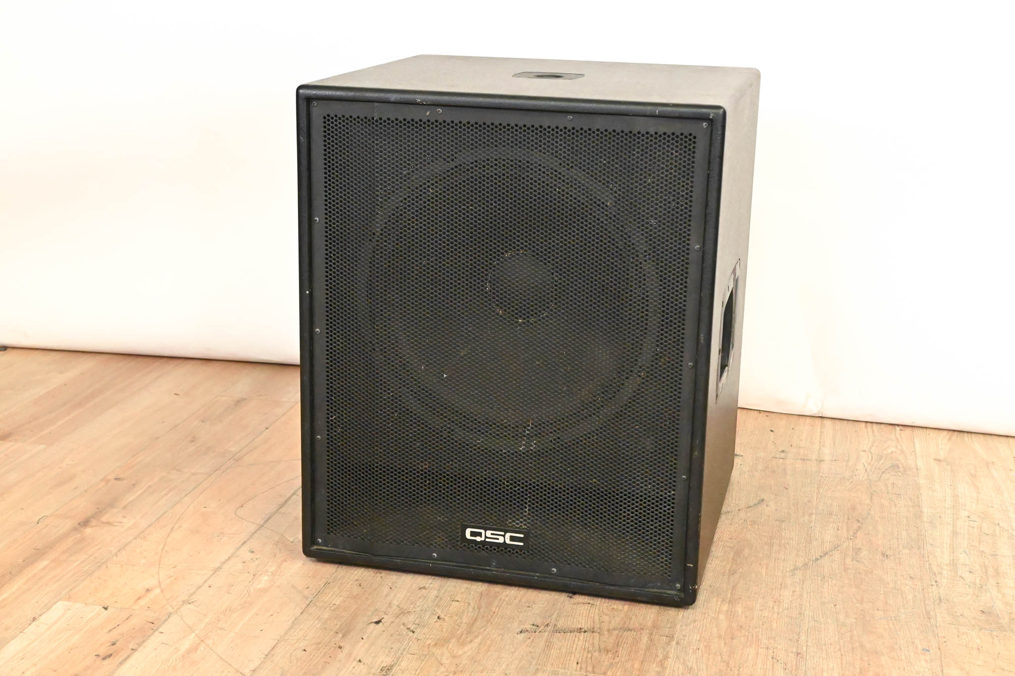 QSC HPR181W 18" Powered Subwoofer