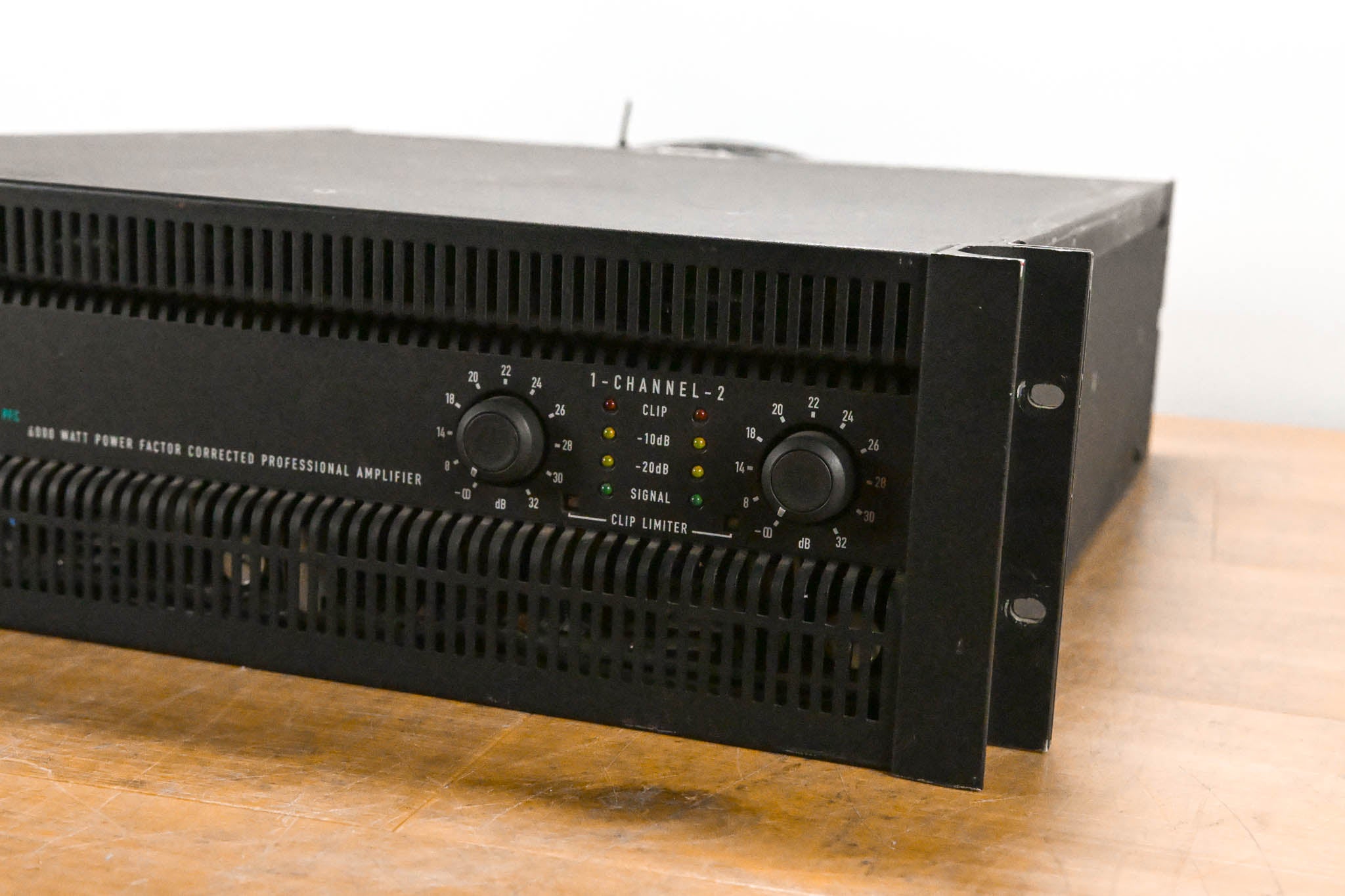 QSC PowerLight 6.0 PFC Power Factor Corrected 2-Channel Power Amplifier