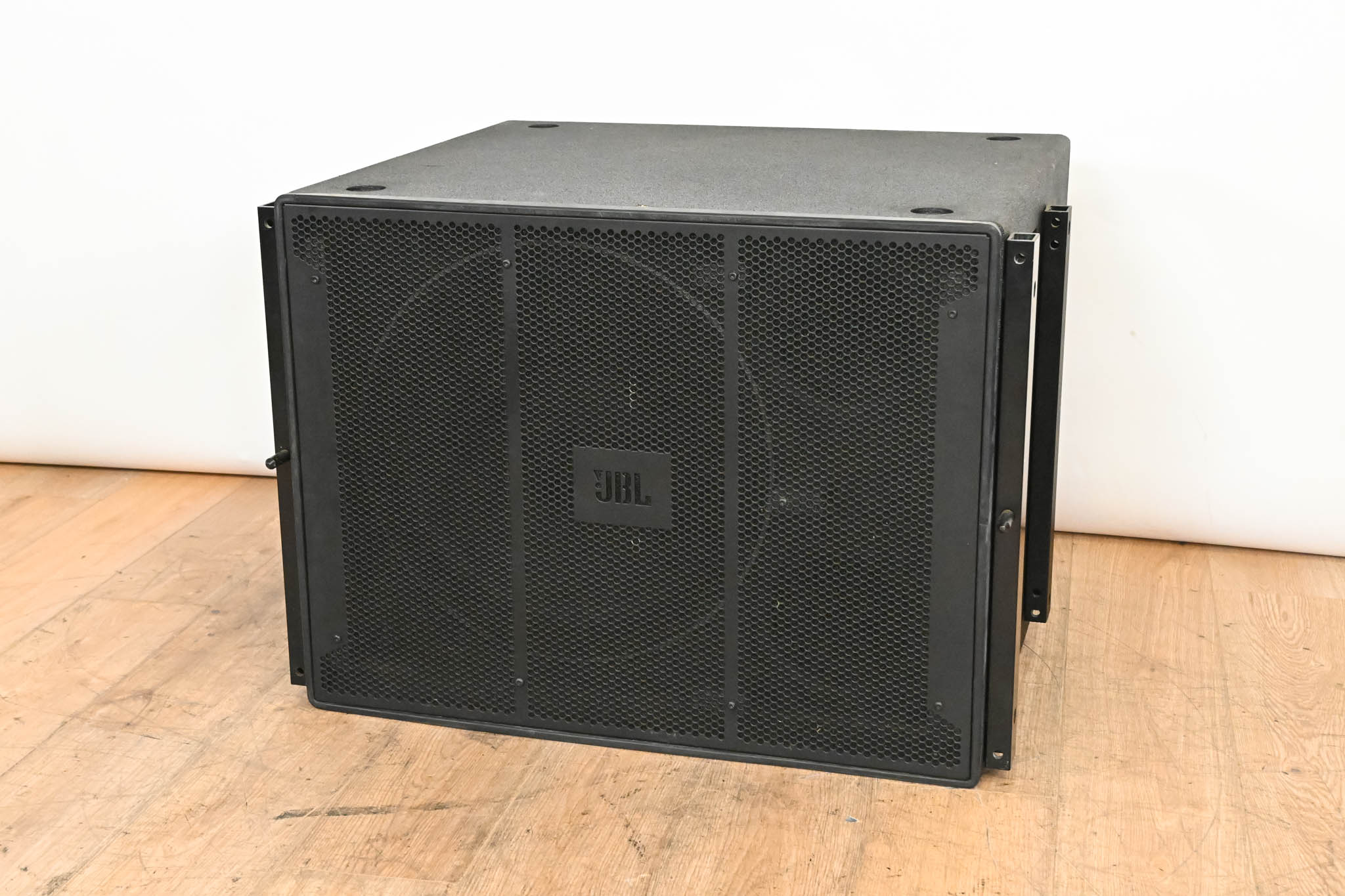JBL VT4881A Compact Arrayable 18" Subwoofer