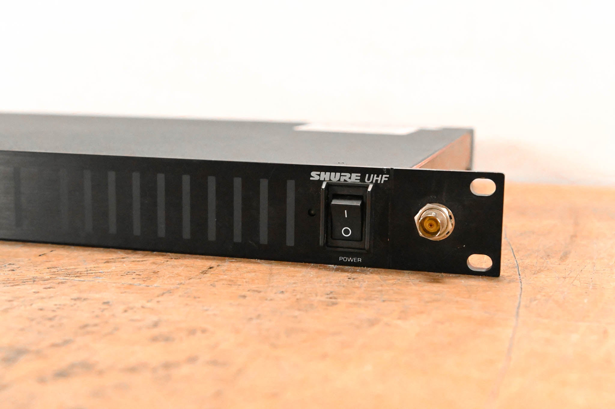 Shure UA845-UB UHF Antenna Distribution System - 692-716 MHz