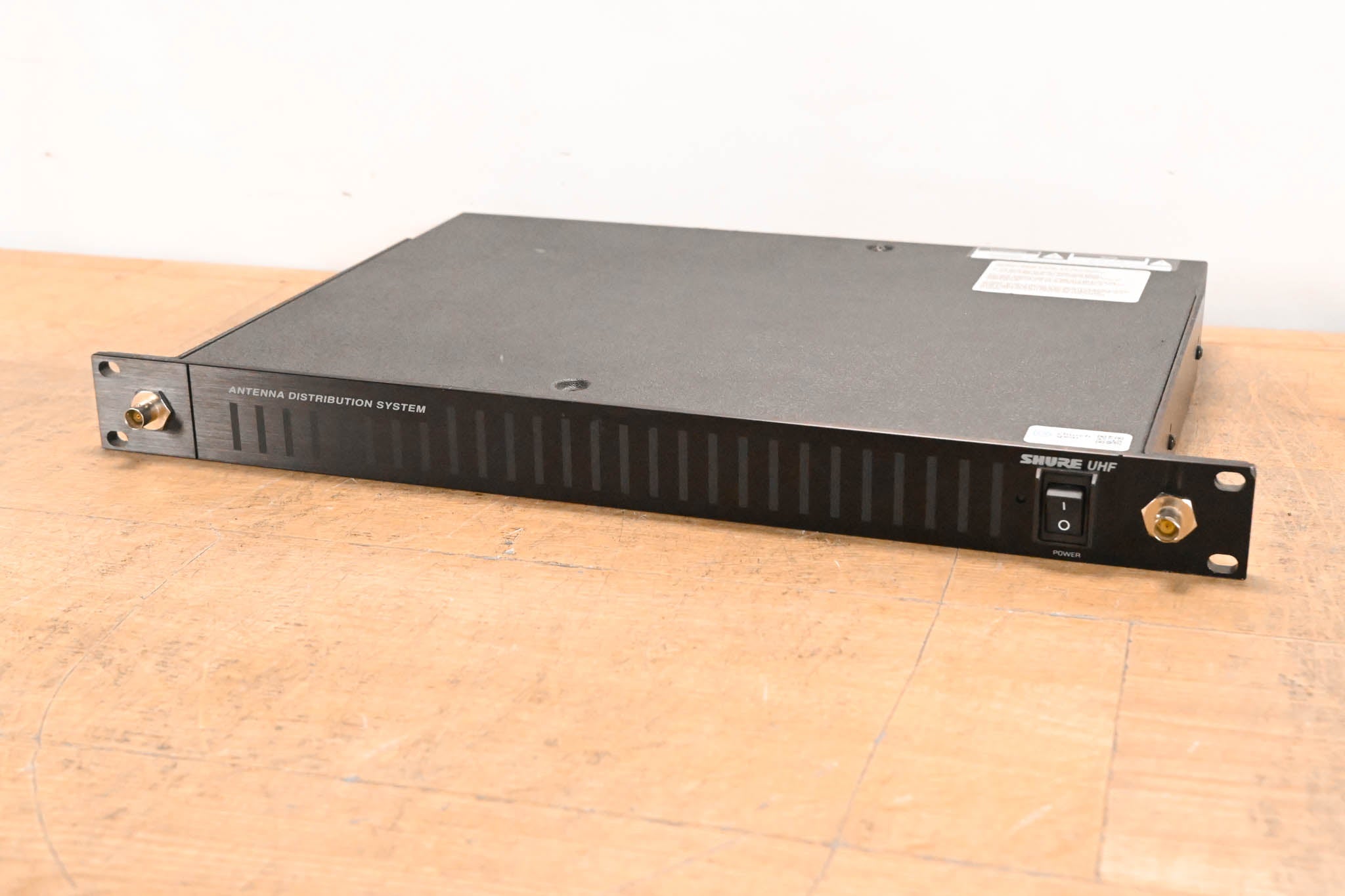 Shure UA845-UB UHF Antenna Distribution System - 692-716 MHz