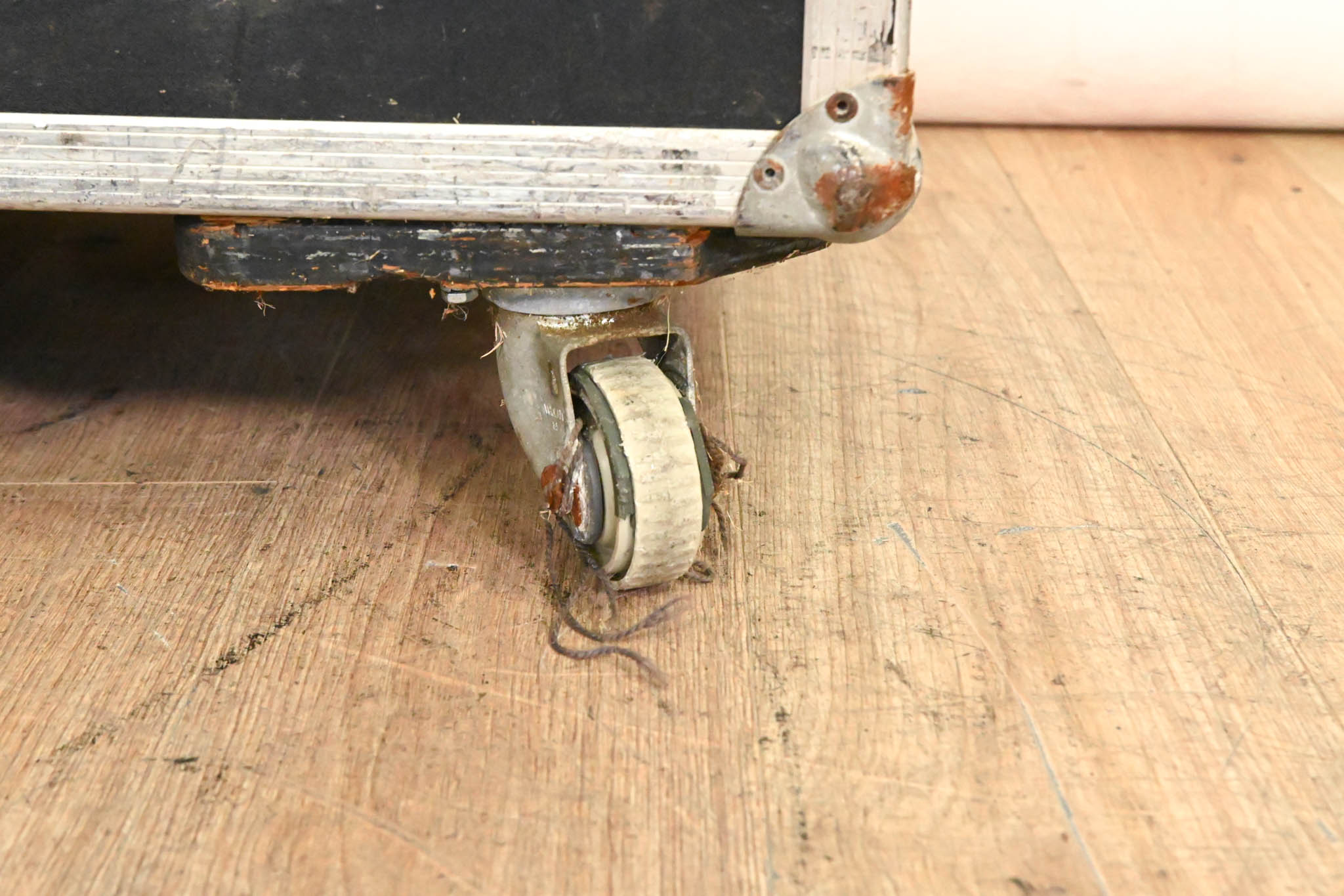 Yamaha M7CL-48 48-Channel Digital Audio Mixing Console with Road Case