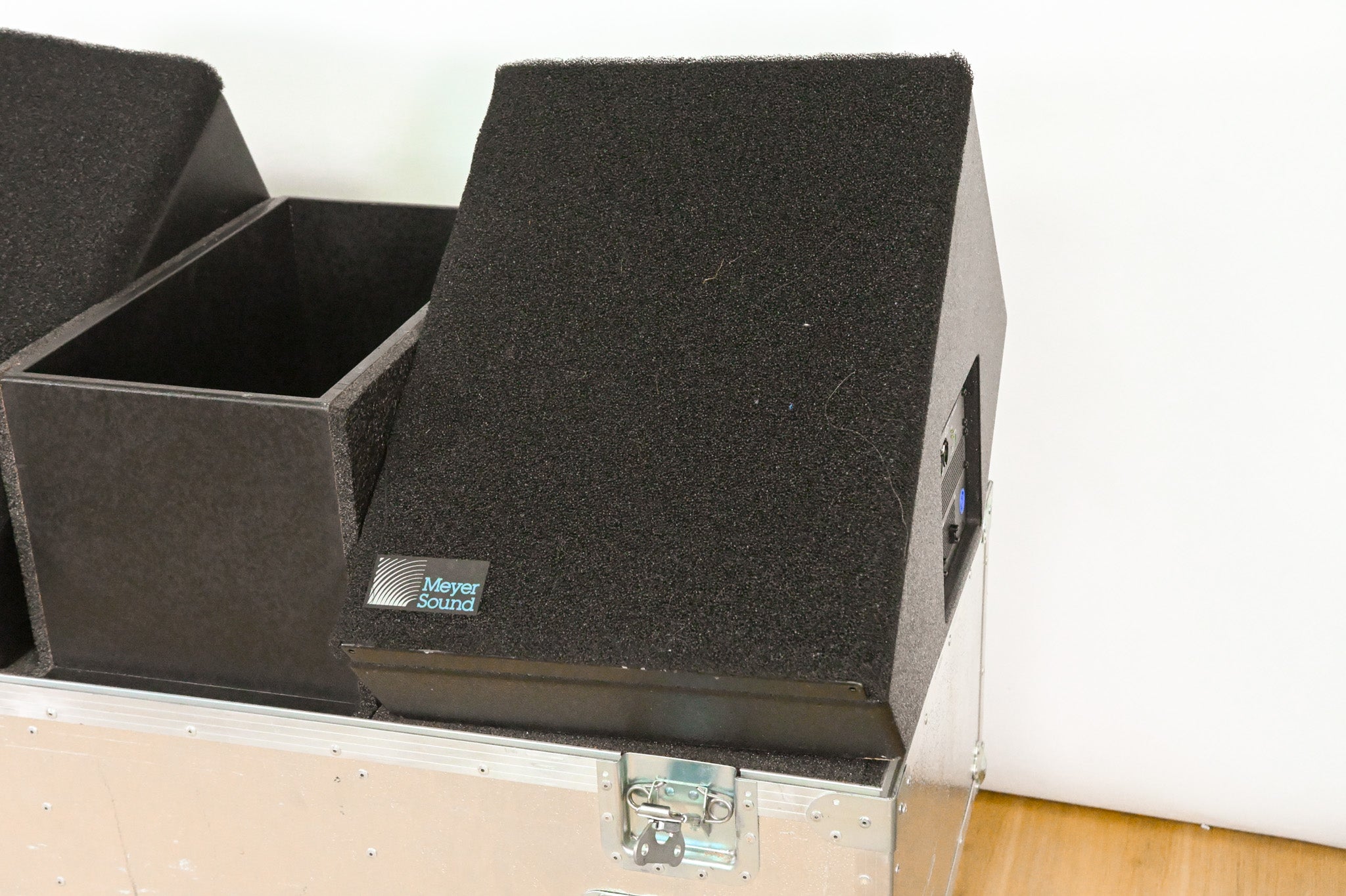 Meyer Sound UM-1P 12" Powered Stage Monitor Speaker (PAIR) w/ Road Case
