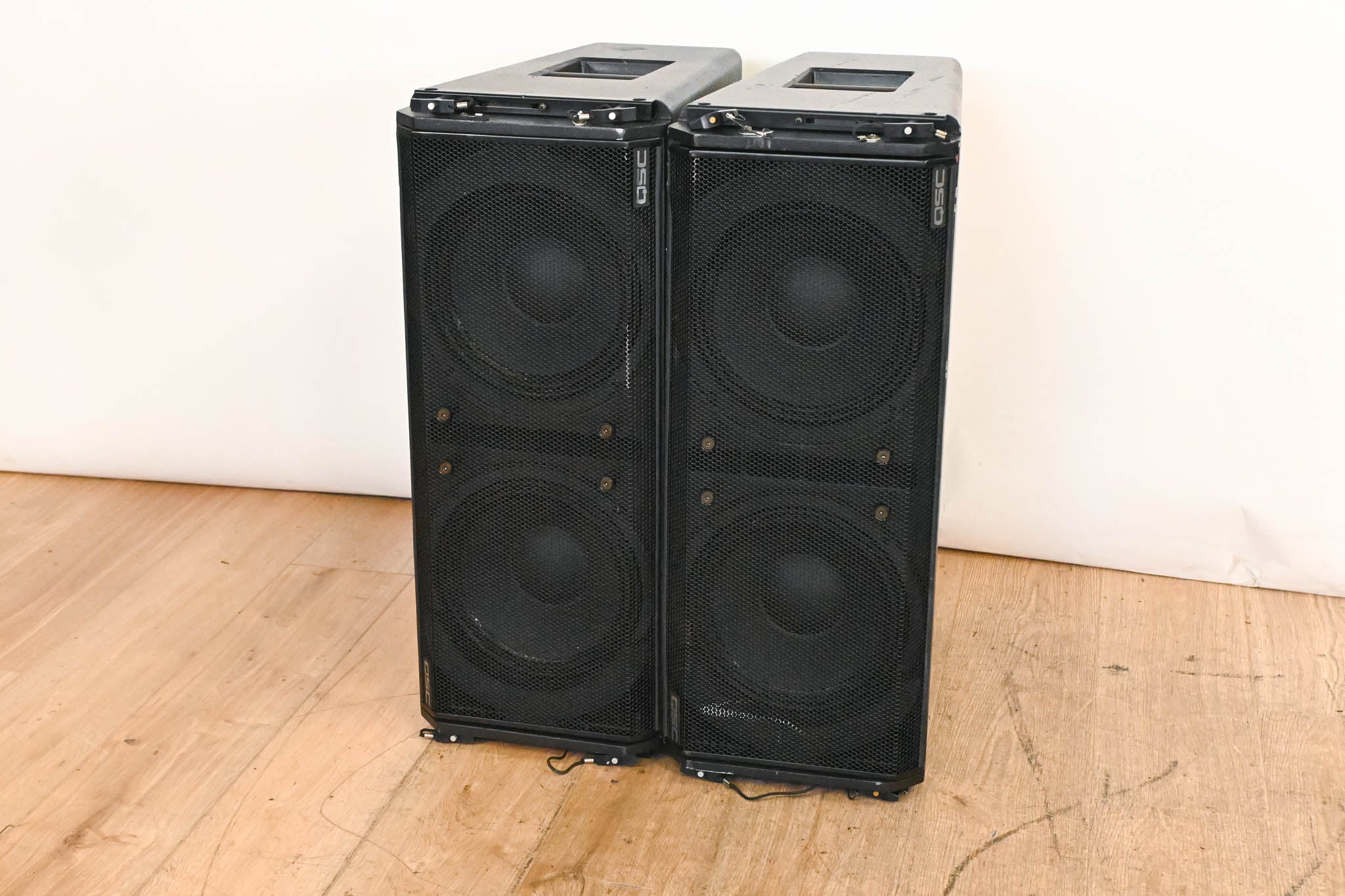 QSC WideLine-10 Dual 10-Inch Wide Line Array Speaker (PAIR)