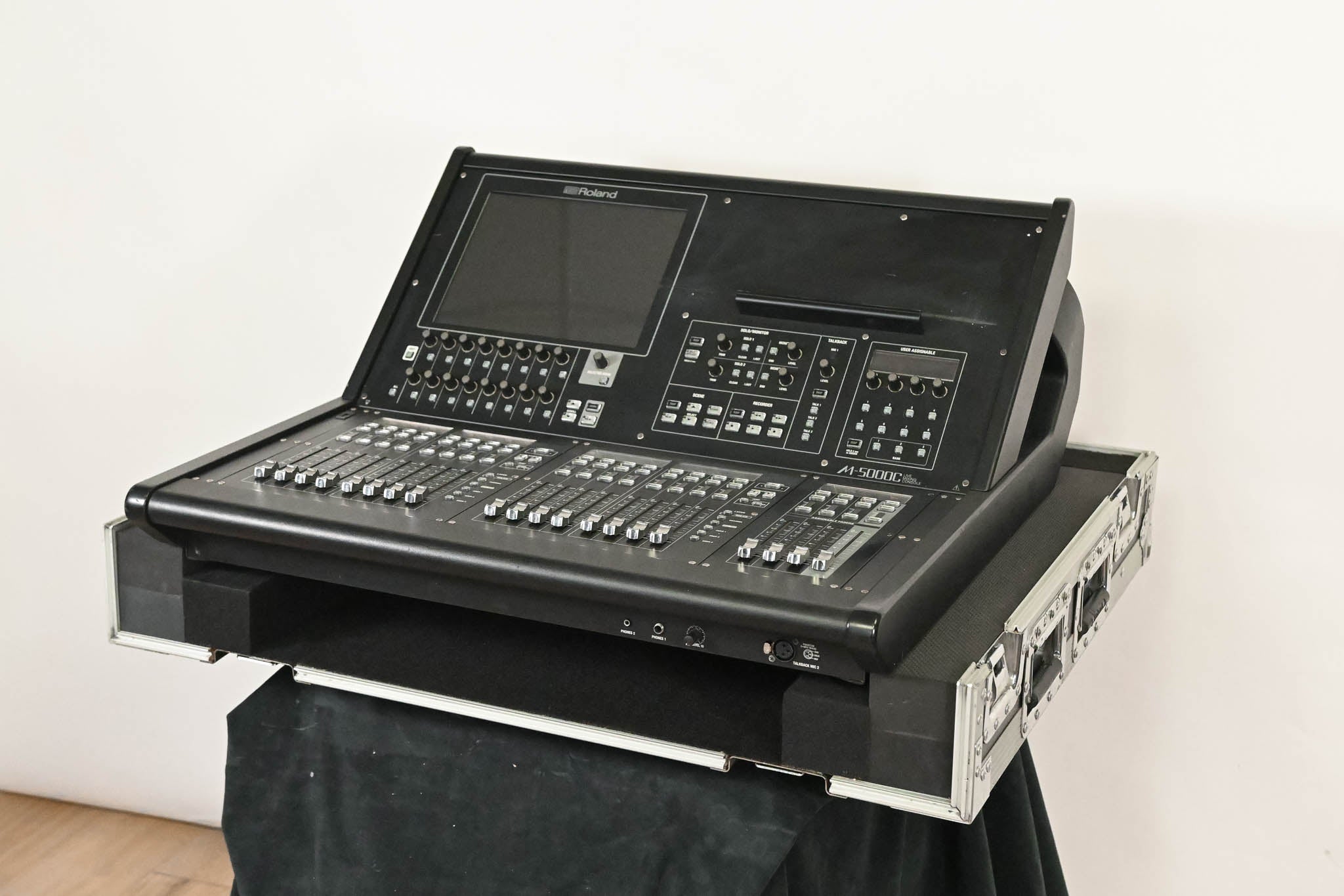 Roland M-5000C Live Mixing Console with Road Case