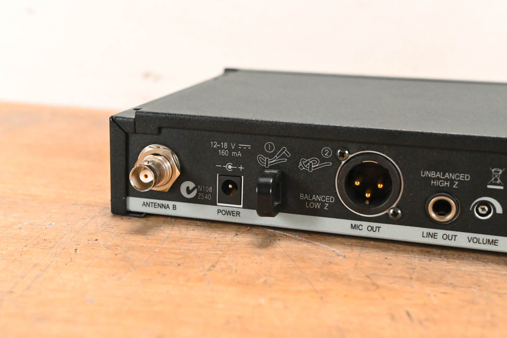 Shure SLX4 Wireless Receiver - H5 Band: 518-542 MHz (NO POWER SUPPLY)