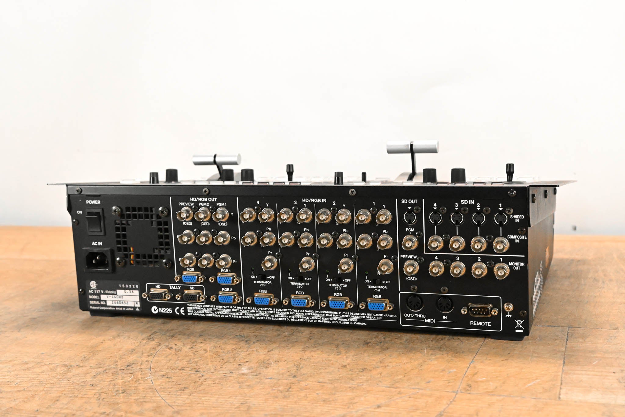 Roland V-440HD Multi-Format Video Mixer and Switcher (VERSION 2)