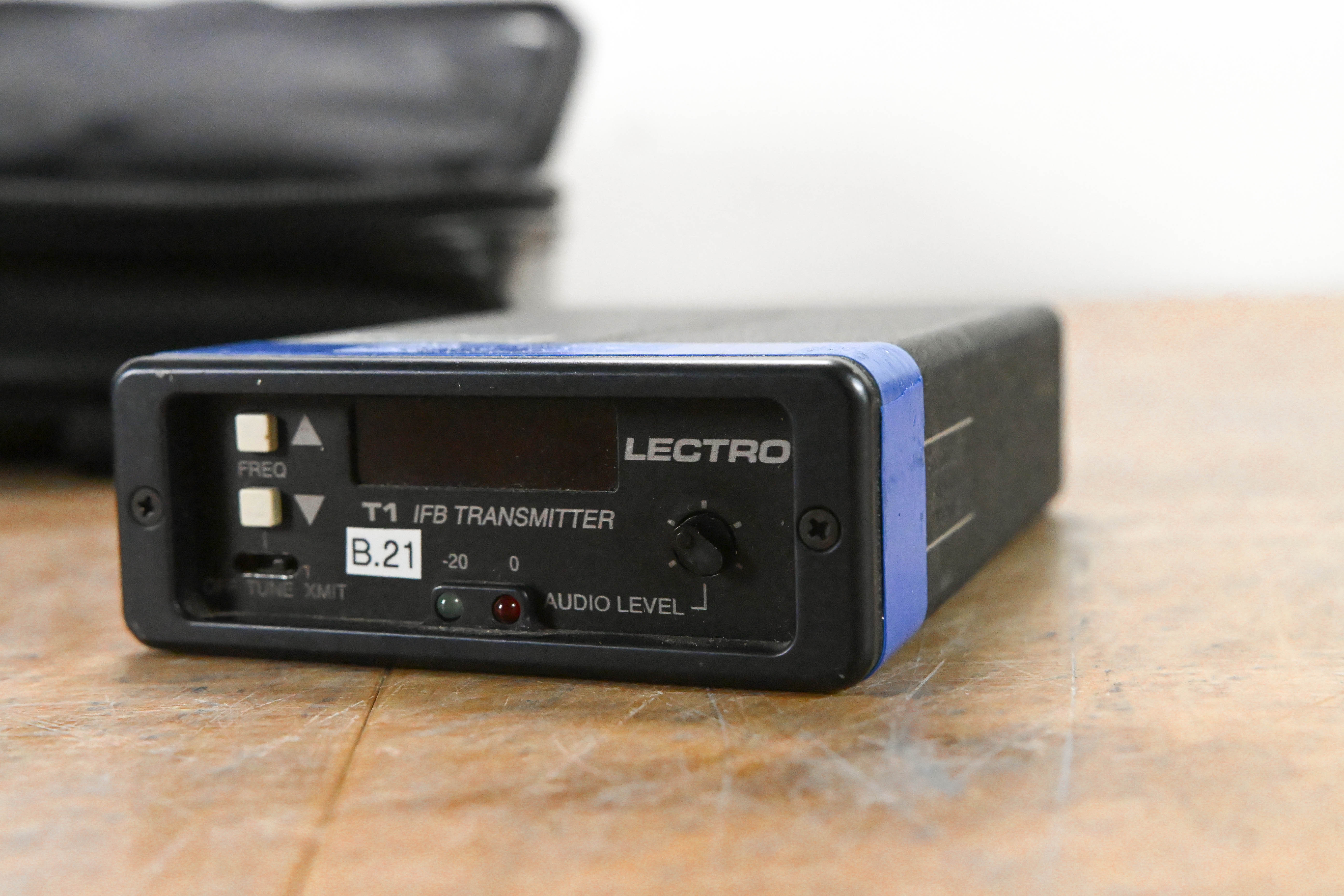 Lectrosonics T1 IFB Transmitter & R1a Receiver Block 21 w/ Case