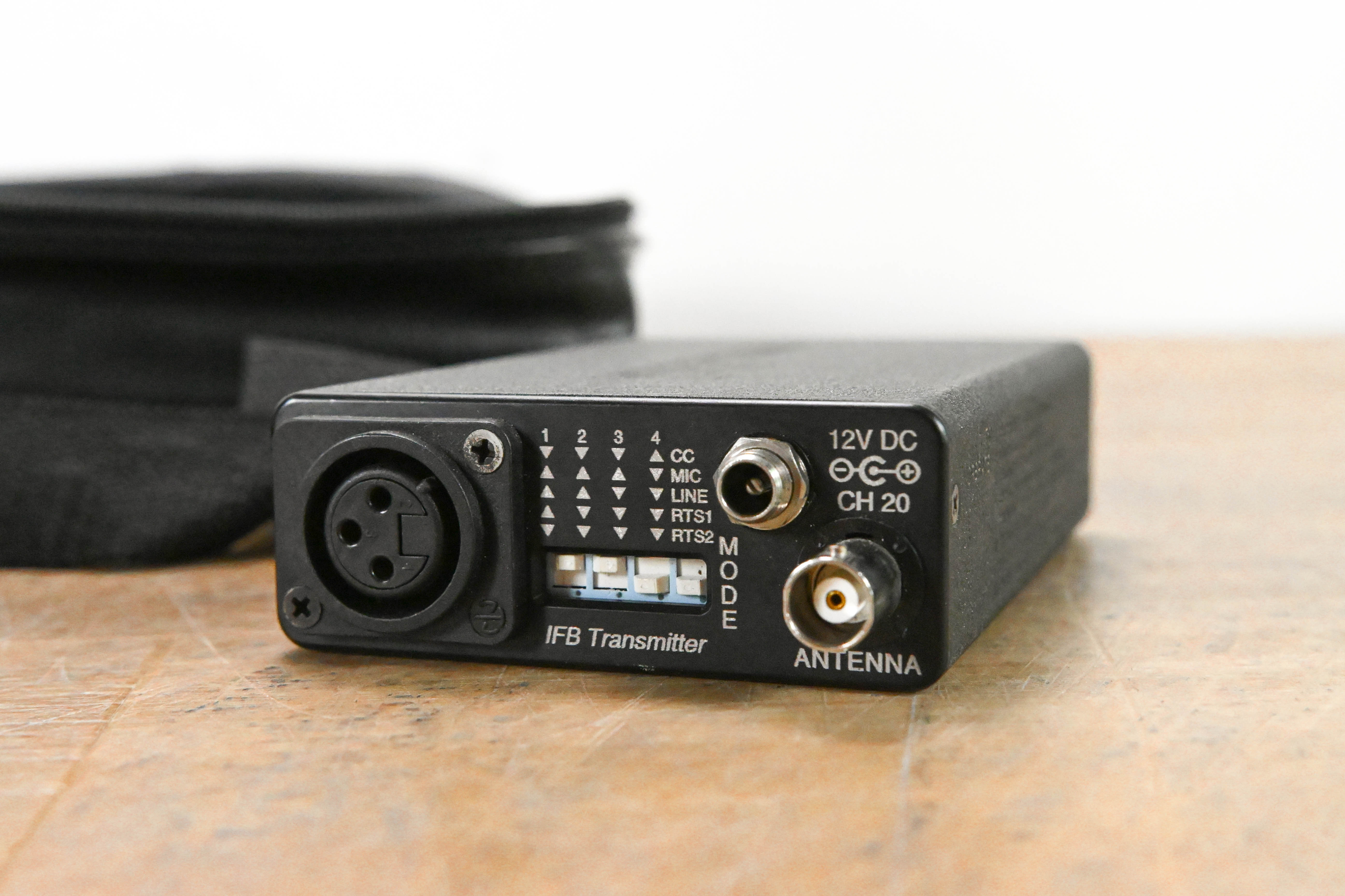 Lectrosonics T1 IFB Transmitter & R1a Receiver Block 21 w/ Case