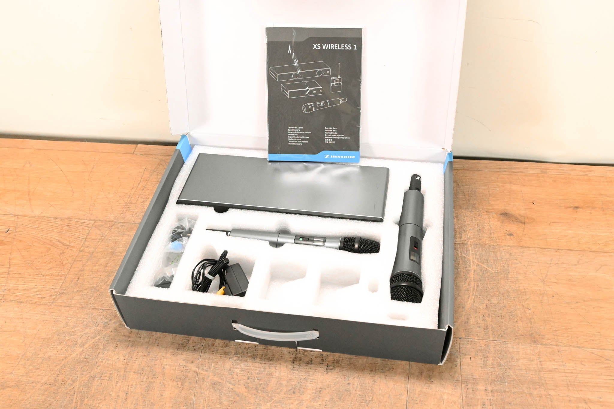 Sennheiser XSW 1-835 Dual-A 2-Channel Wireless System - A Range