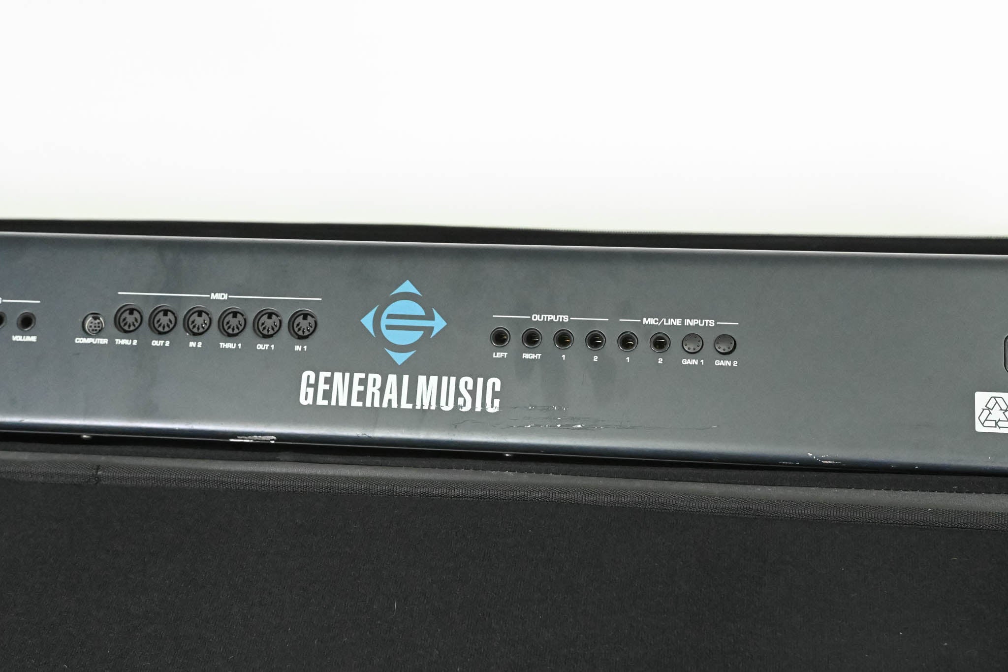 Generalmusic Equinox 76-Key Keyboard Workstation with Gator Case