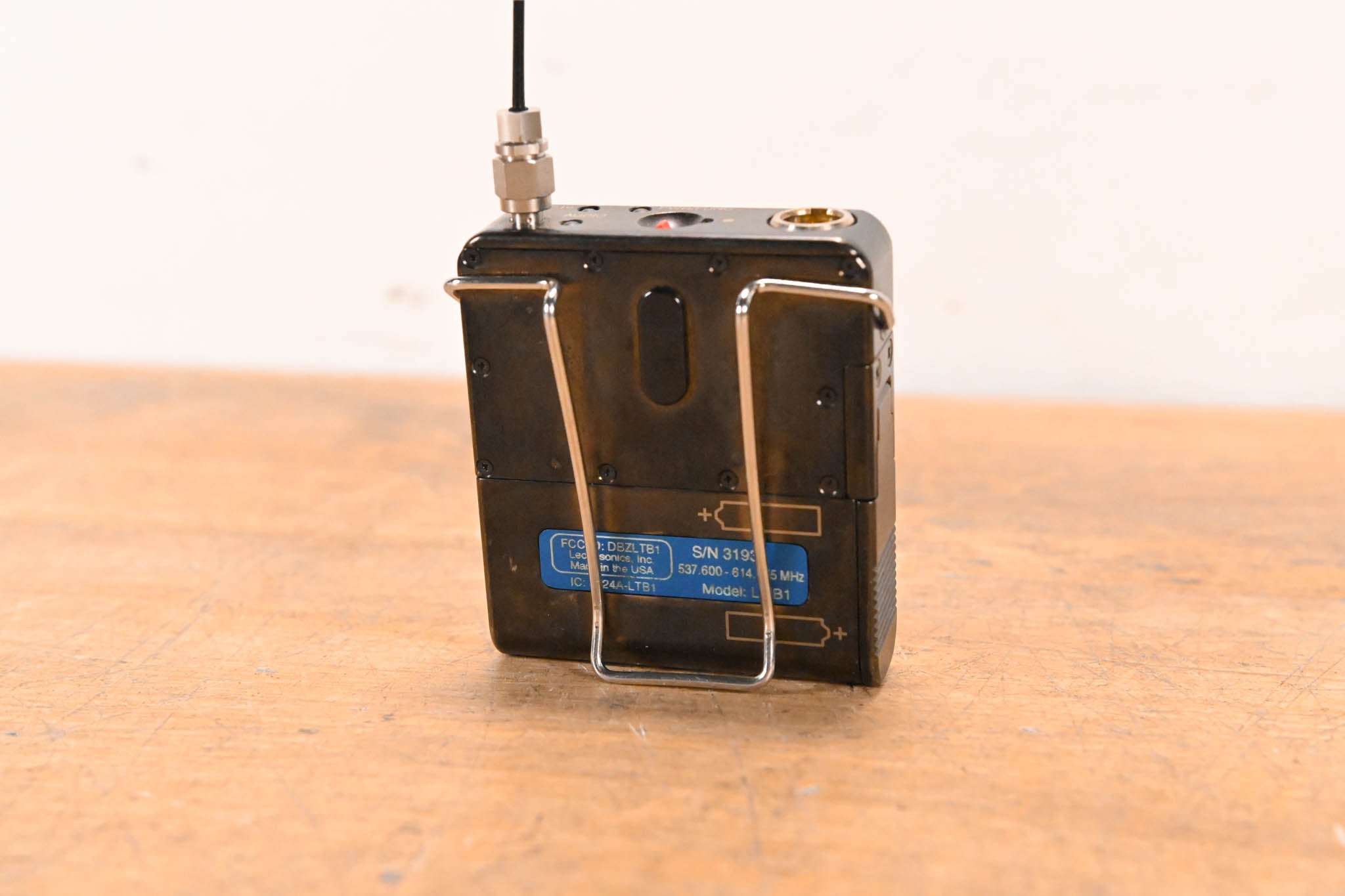 Lectrosonics Venue Wideband Mid 6-Channel Receiver w/ Bodypacks (NO PSU)