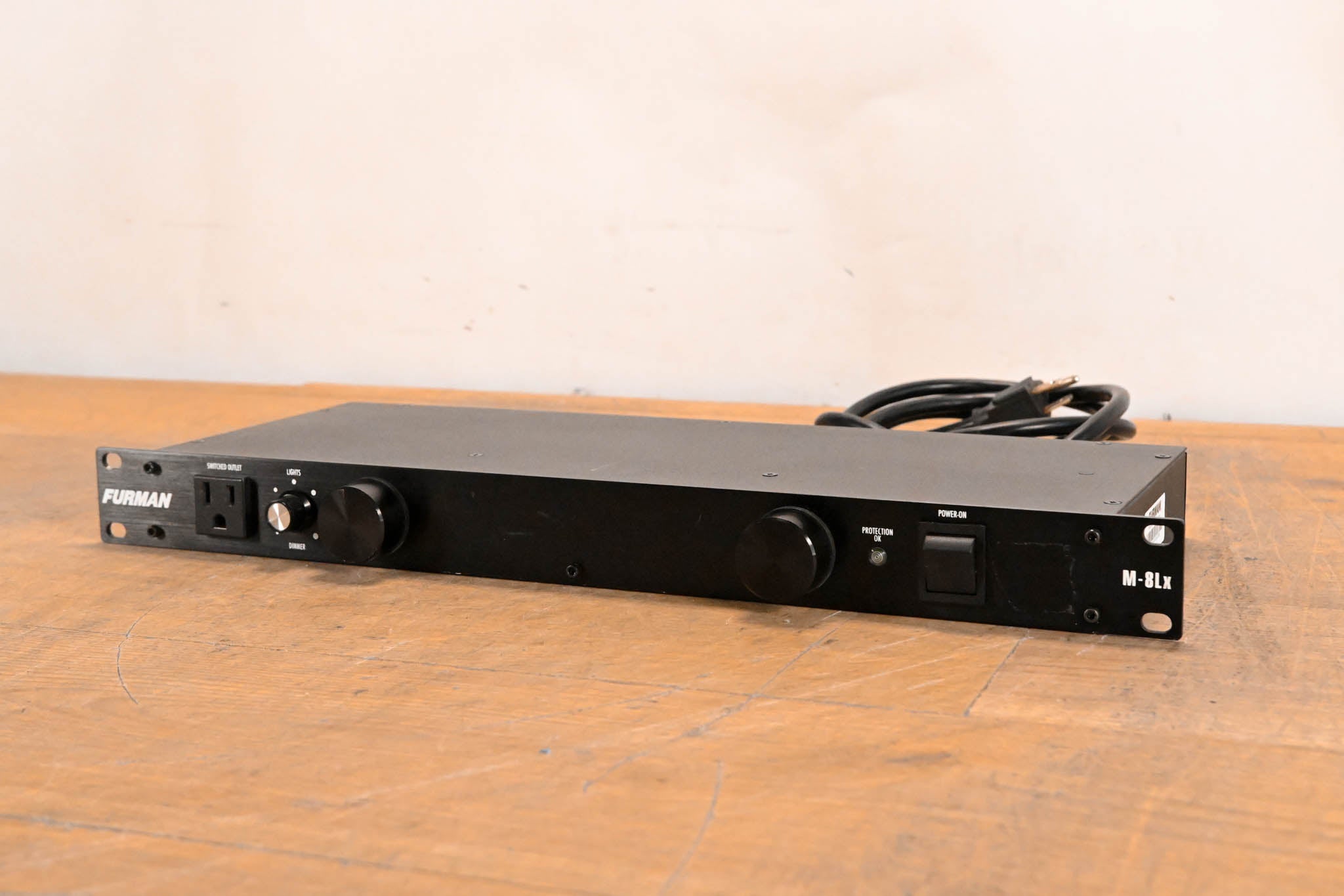 Furman M-8Lx 15A Merit Series Power Conditioner with Lights