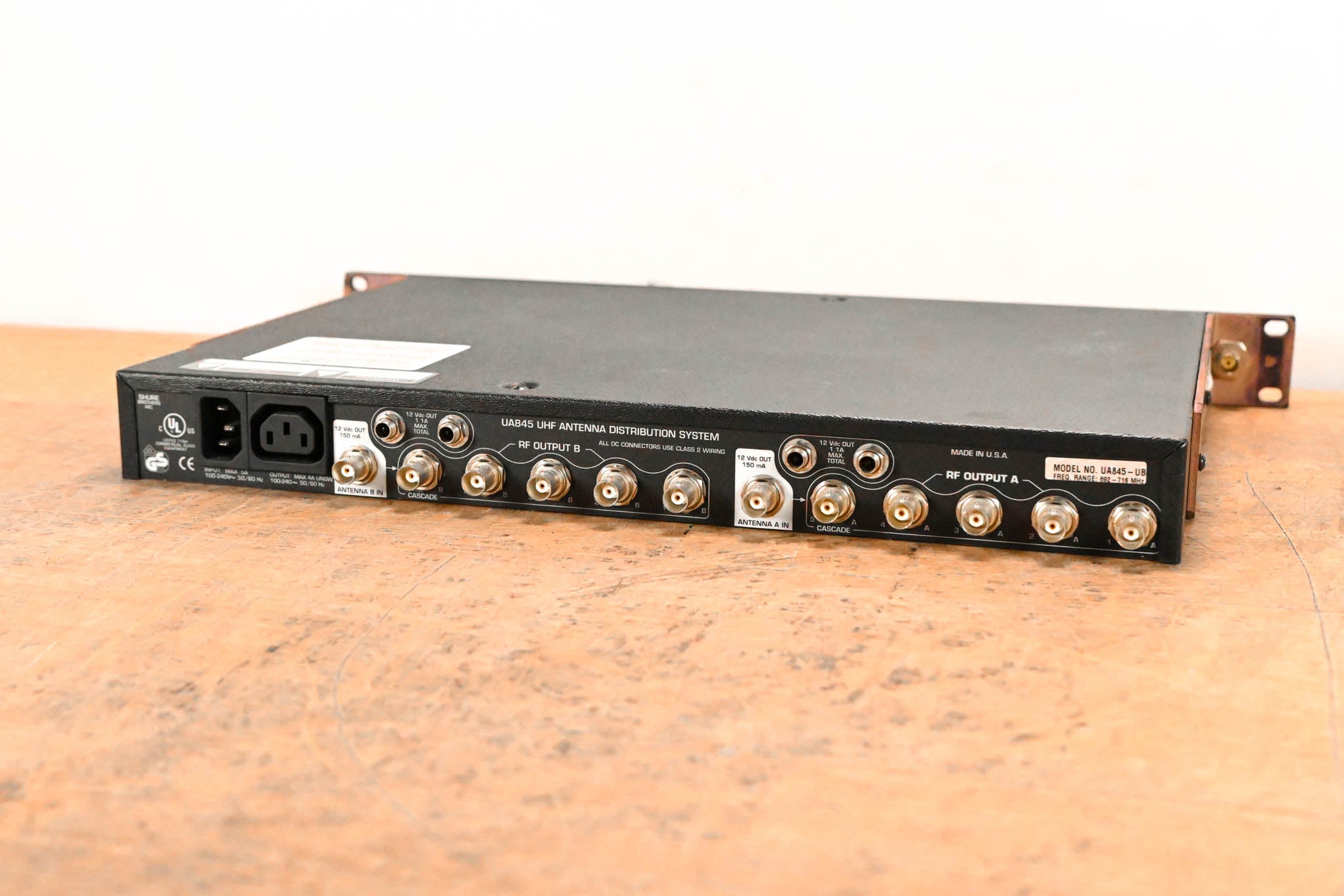 Shure UA845-UB UHF Antenna Distribution System - 692-716 MHz