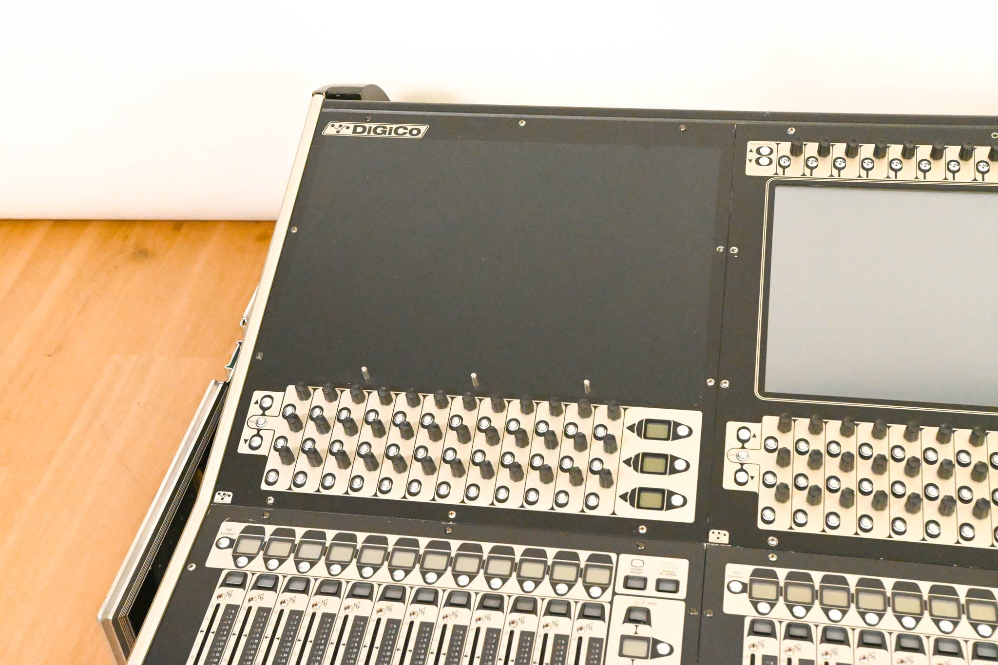 DiGiCo SD8 Digital Mixing Console w/ Waves Card, ST Optical & Road Case