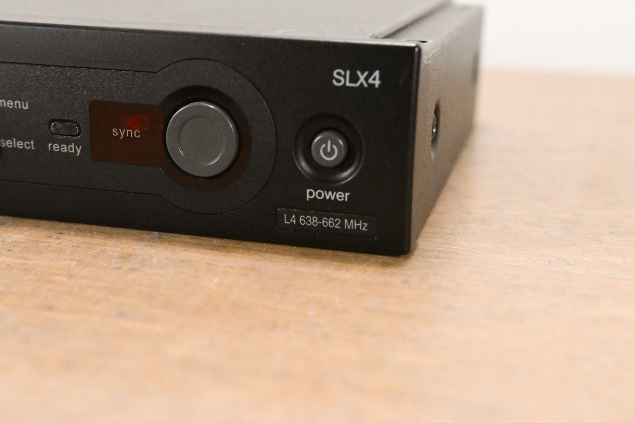 Shure SLX4 Wireless Receiver - L4 Band: 638-662 MHz (NO POWER SUPPLY)
