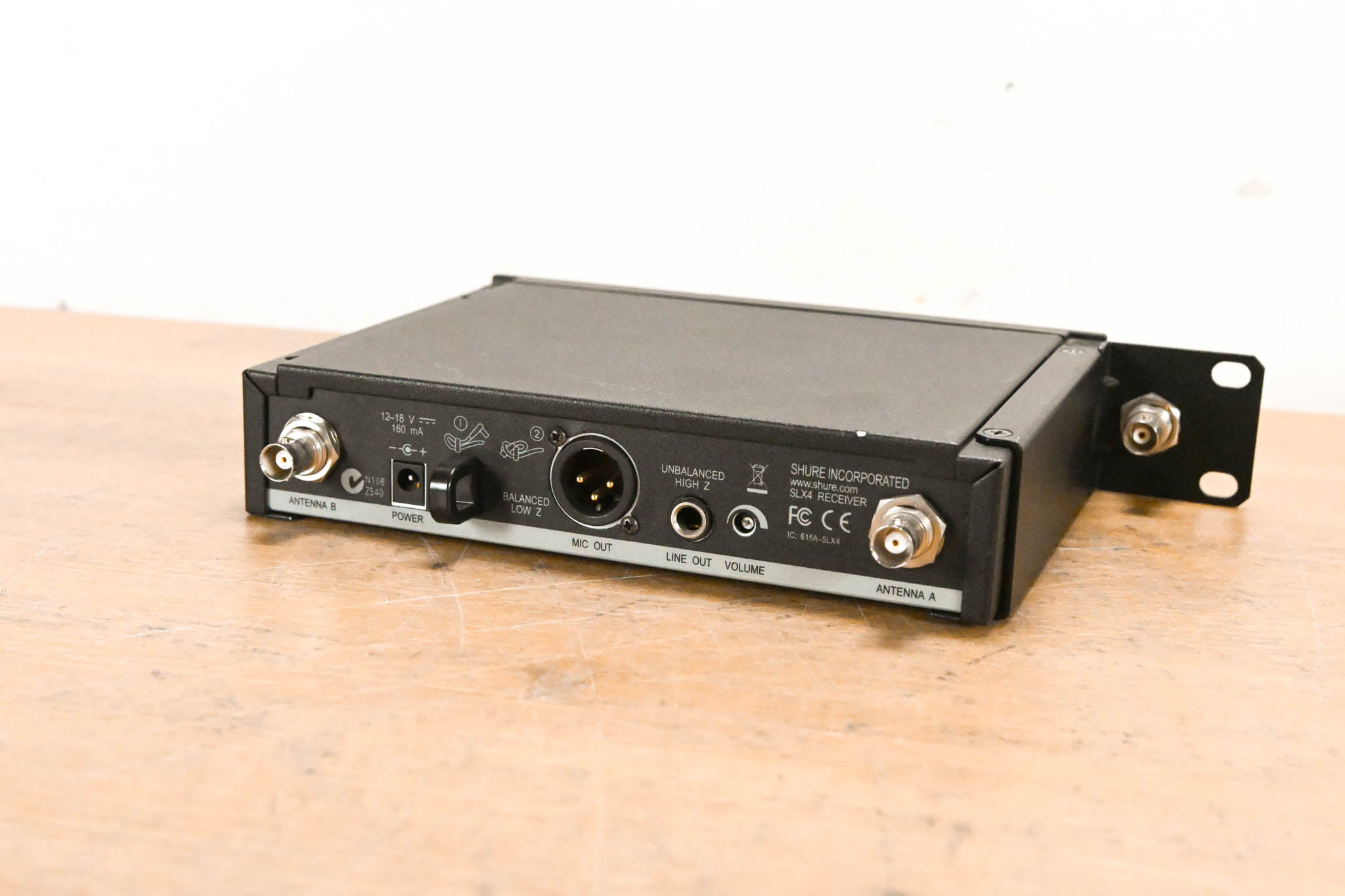 Shure SLX4 Wireless Receiver - H5 Band: 518-542 MHz (NO POWER SUPPLY)