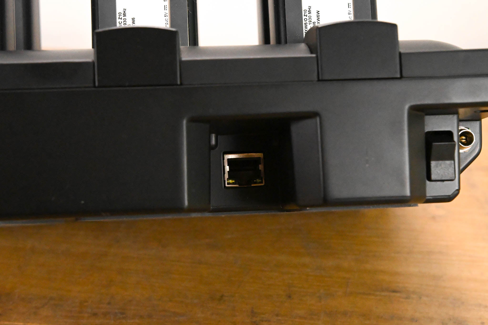 Shure MXWNCS8 Charging Station w/ MXW6 Boundary Mics (NO POWER SUPPLY)