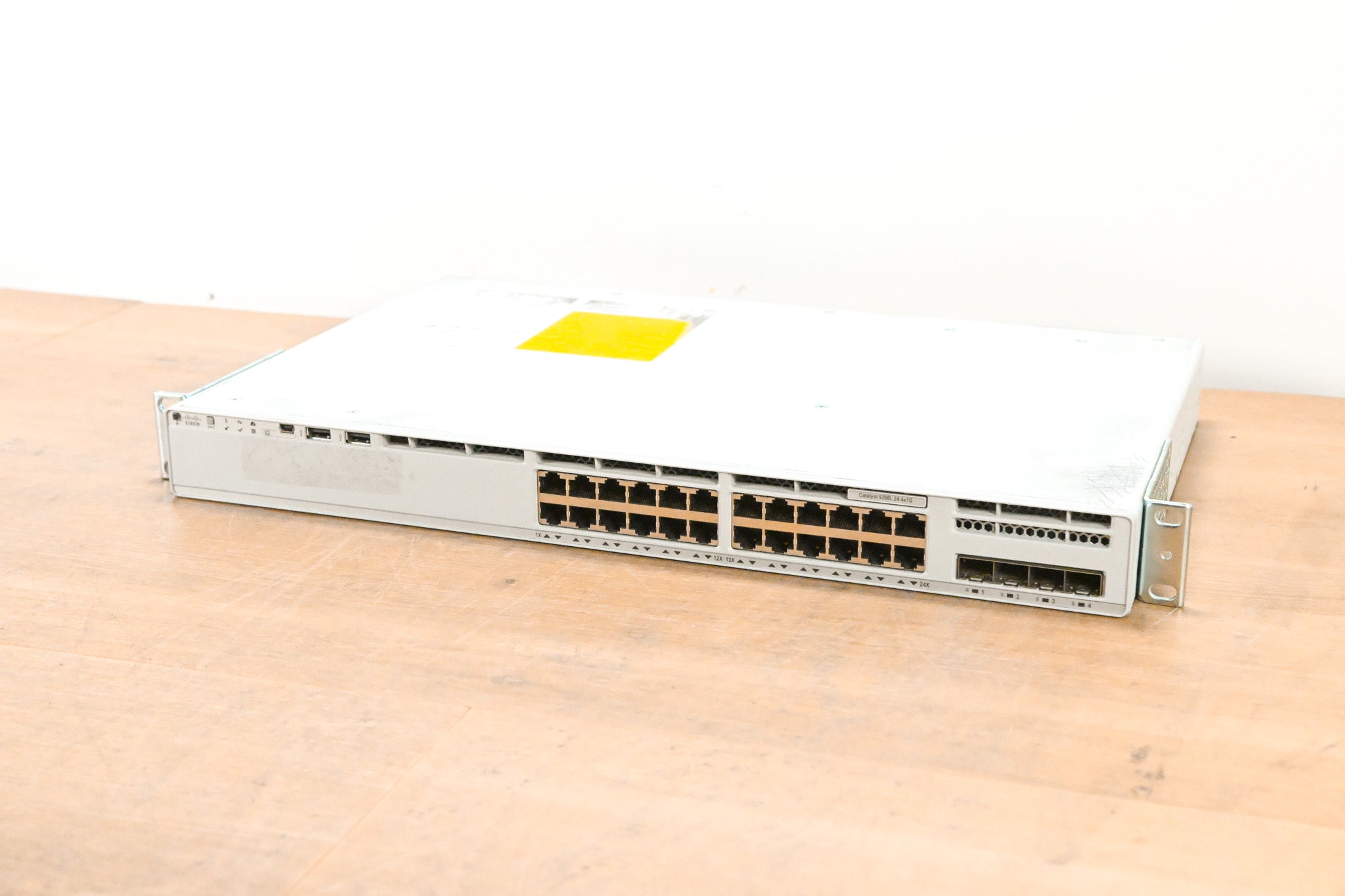 Cisco Catalyst C9200L-24T-4G-E V01 24-Port PoE+ Switch with 4x1G Uplinks