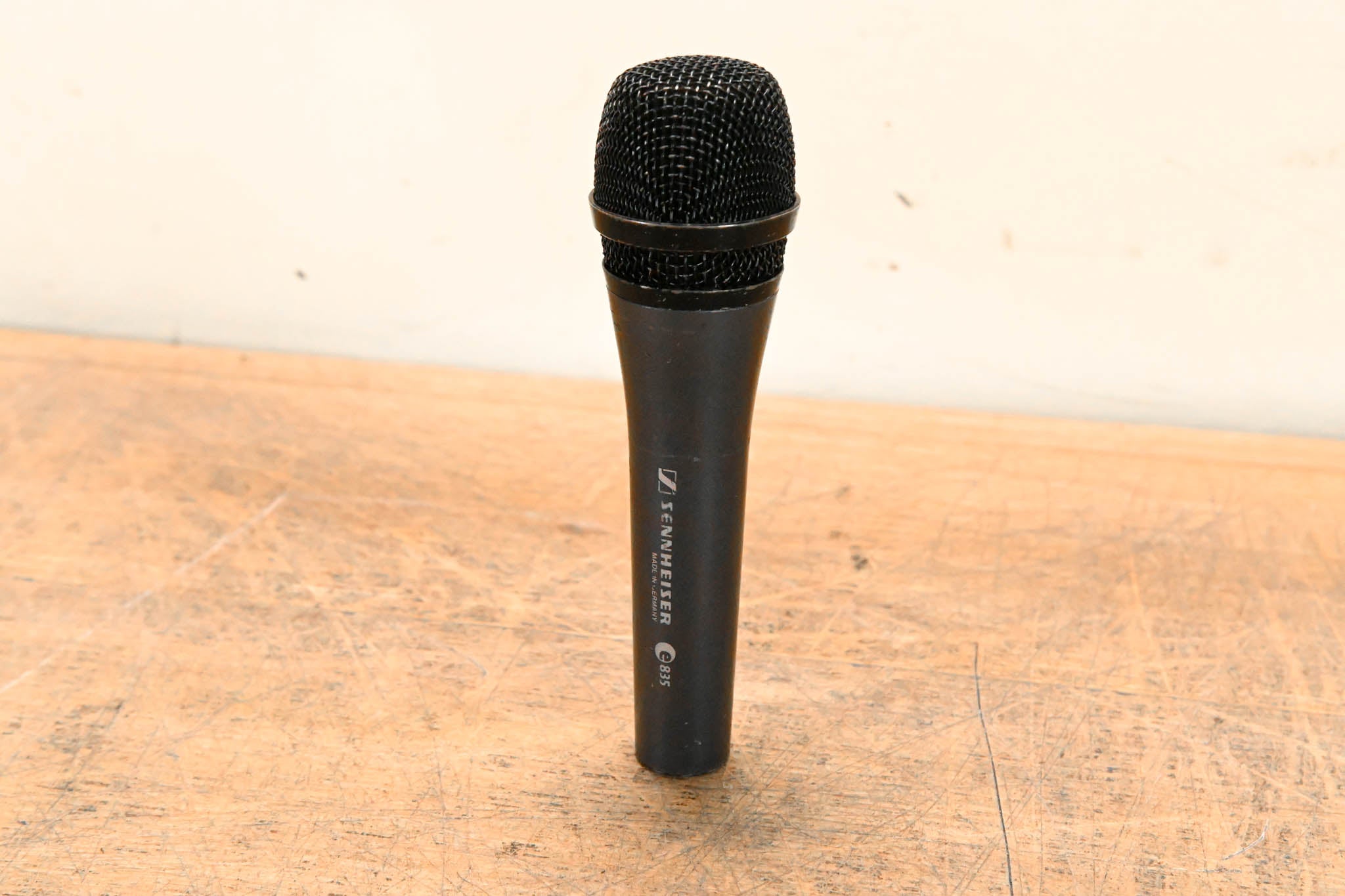 Sennheiser e 835 Cardioid Handheld Dynamic Vocal Microphone