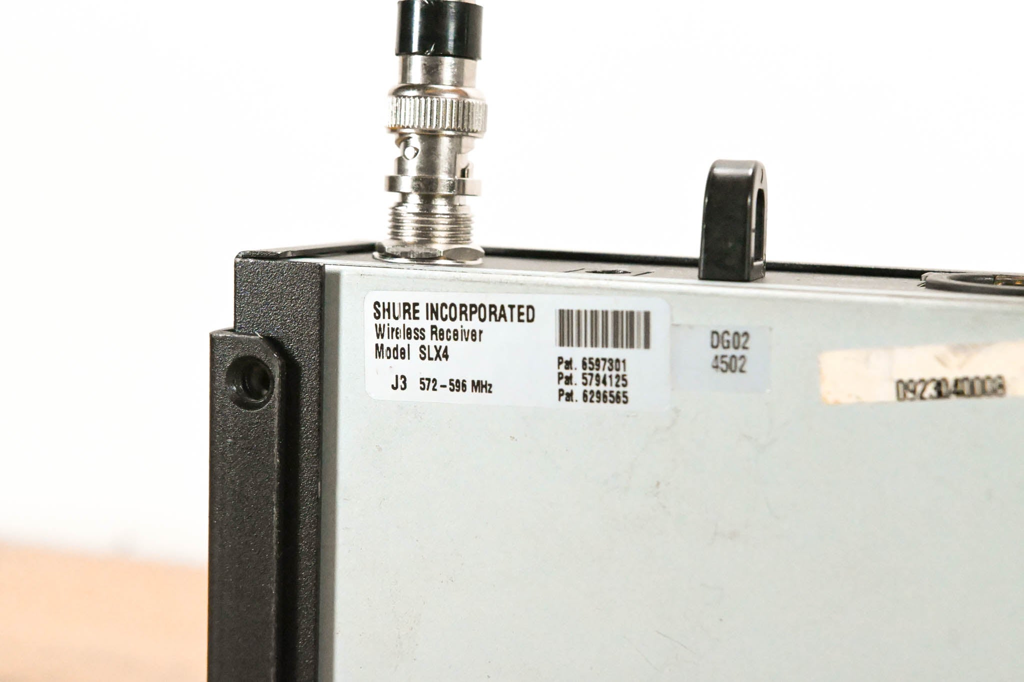 Shure SLX4 Wireless Receiver - J3 Band: 572-596 MHz (NO POWER SUPPLY)