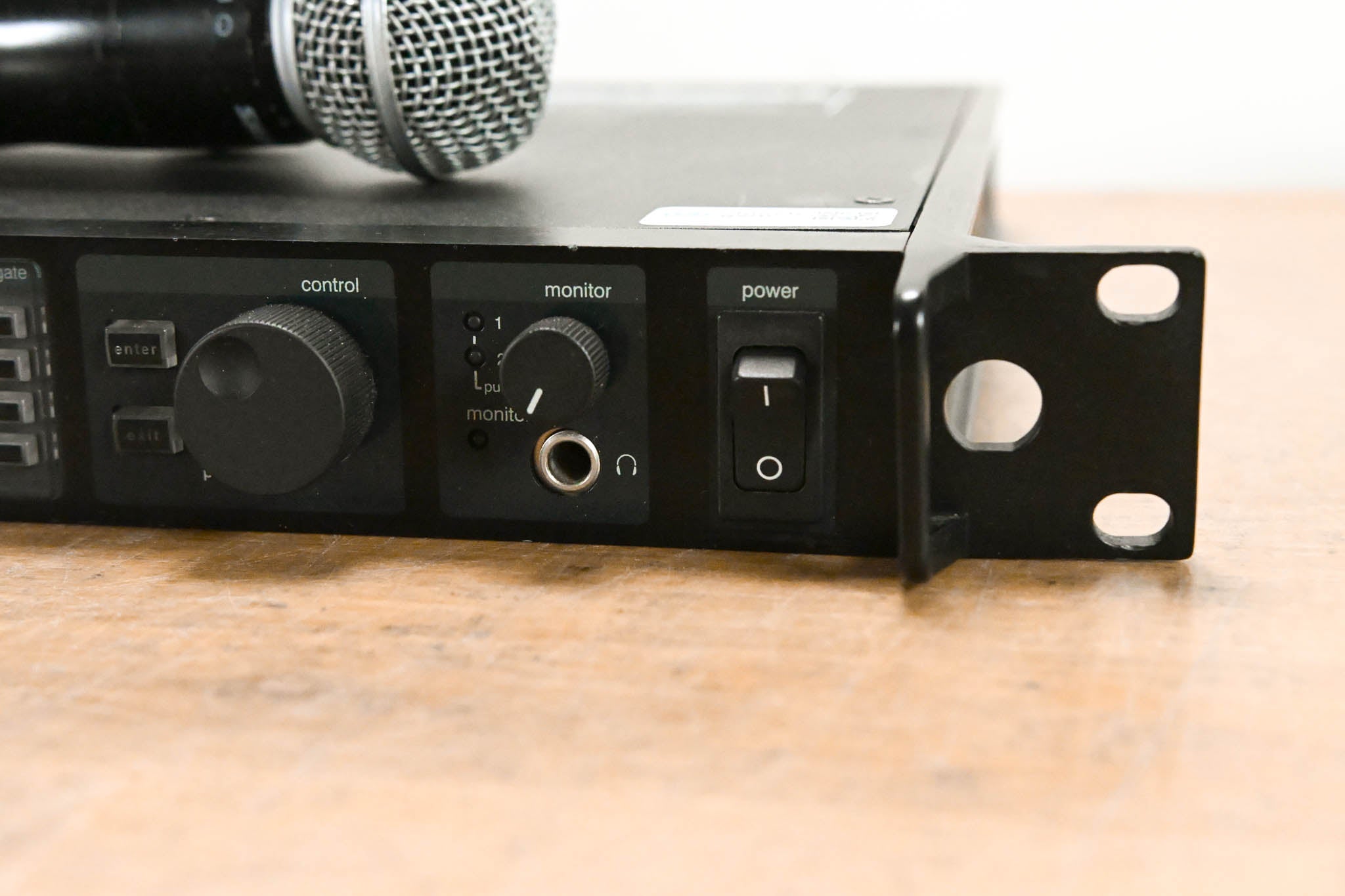 Shure UR4D Wireless Receiver w/ two UR2/SM58 Handheld Mics - L3 Band