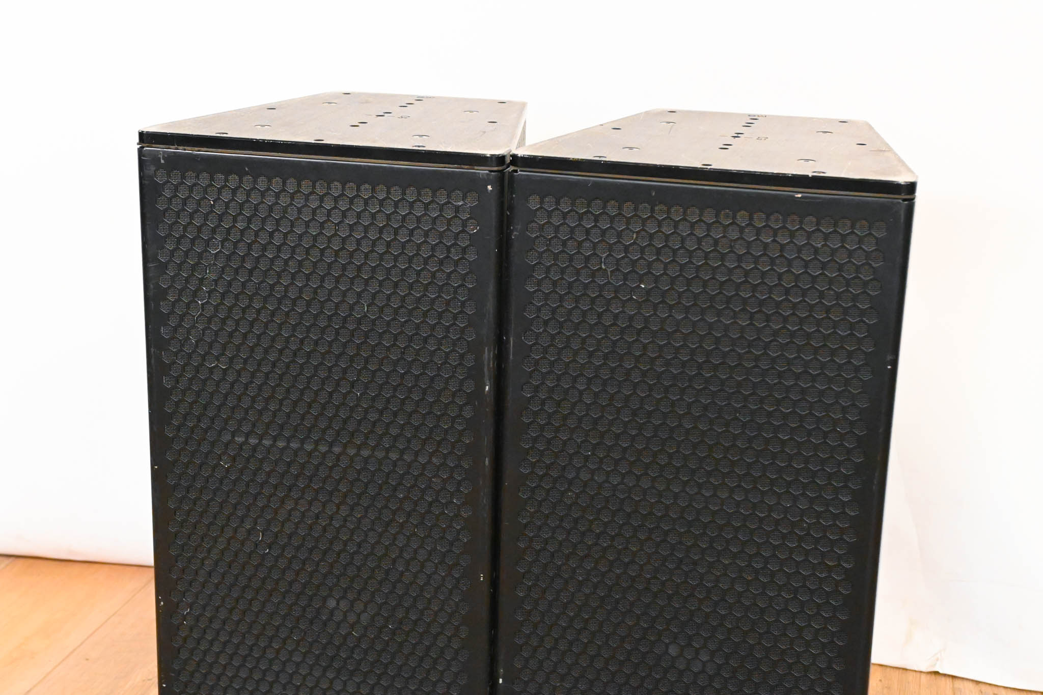 Meyer Sound UPJ-1P Compact VariO Loudspeaker (PAIR)