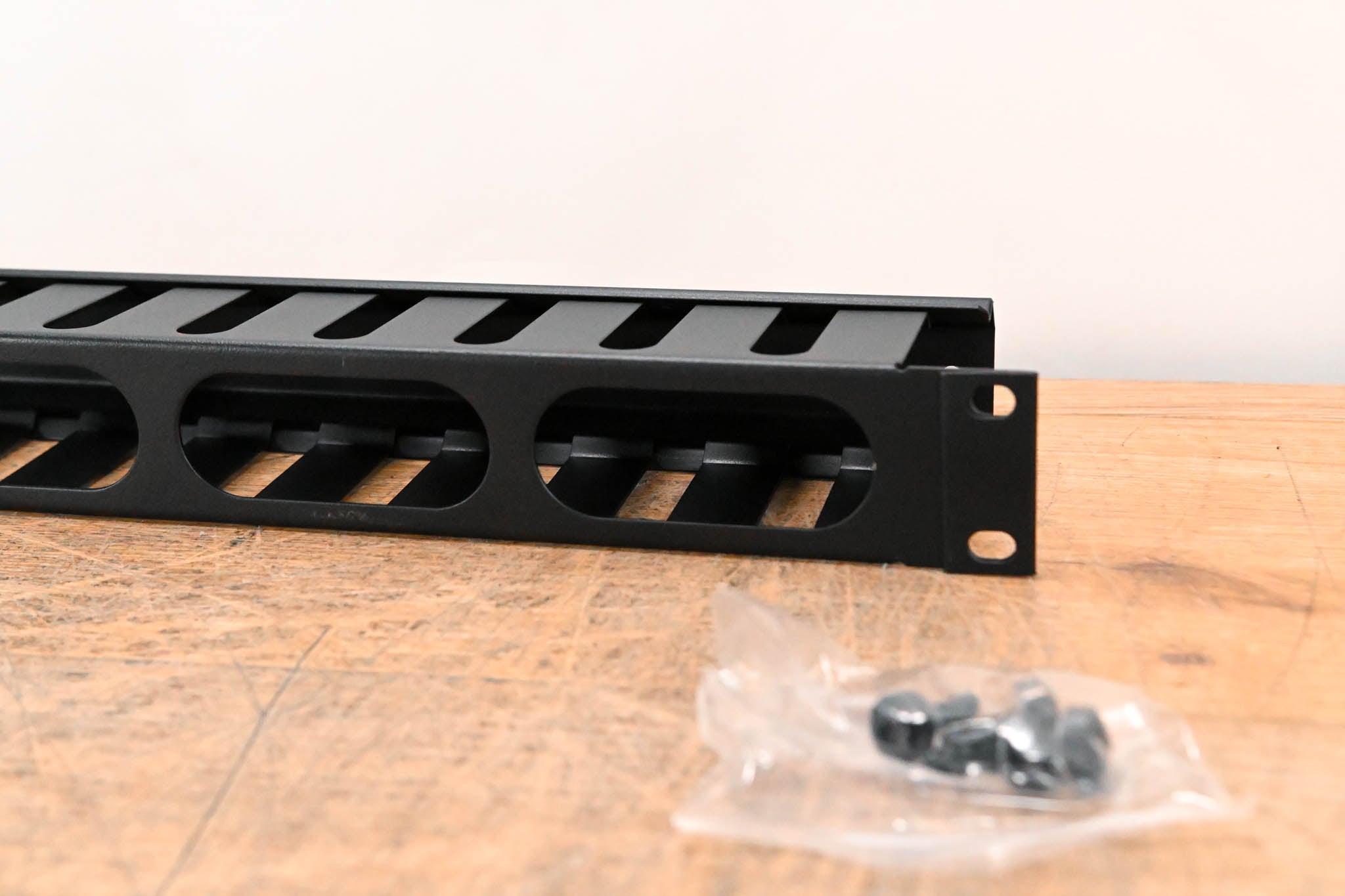 Gator Rackworks GRW-PNLCBLMNG1 1U Cable Management with Cap