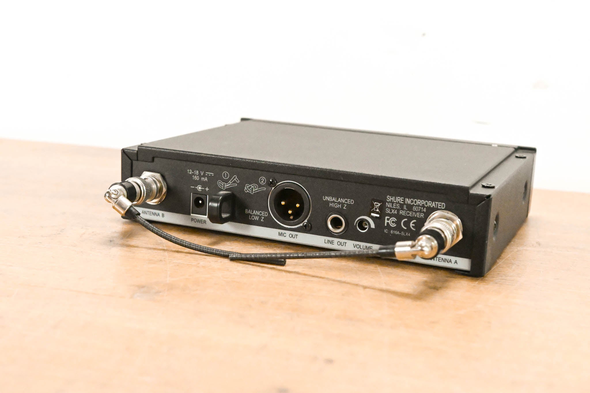 Shure SLX4 Wireless Receiver - H5 Band: 518-542 MHz (NO POWER SUPPLY)