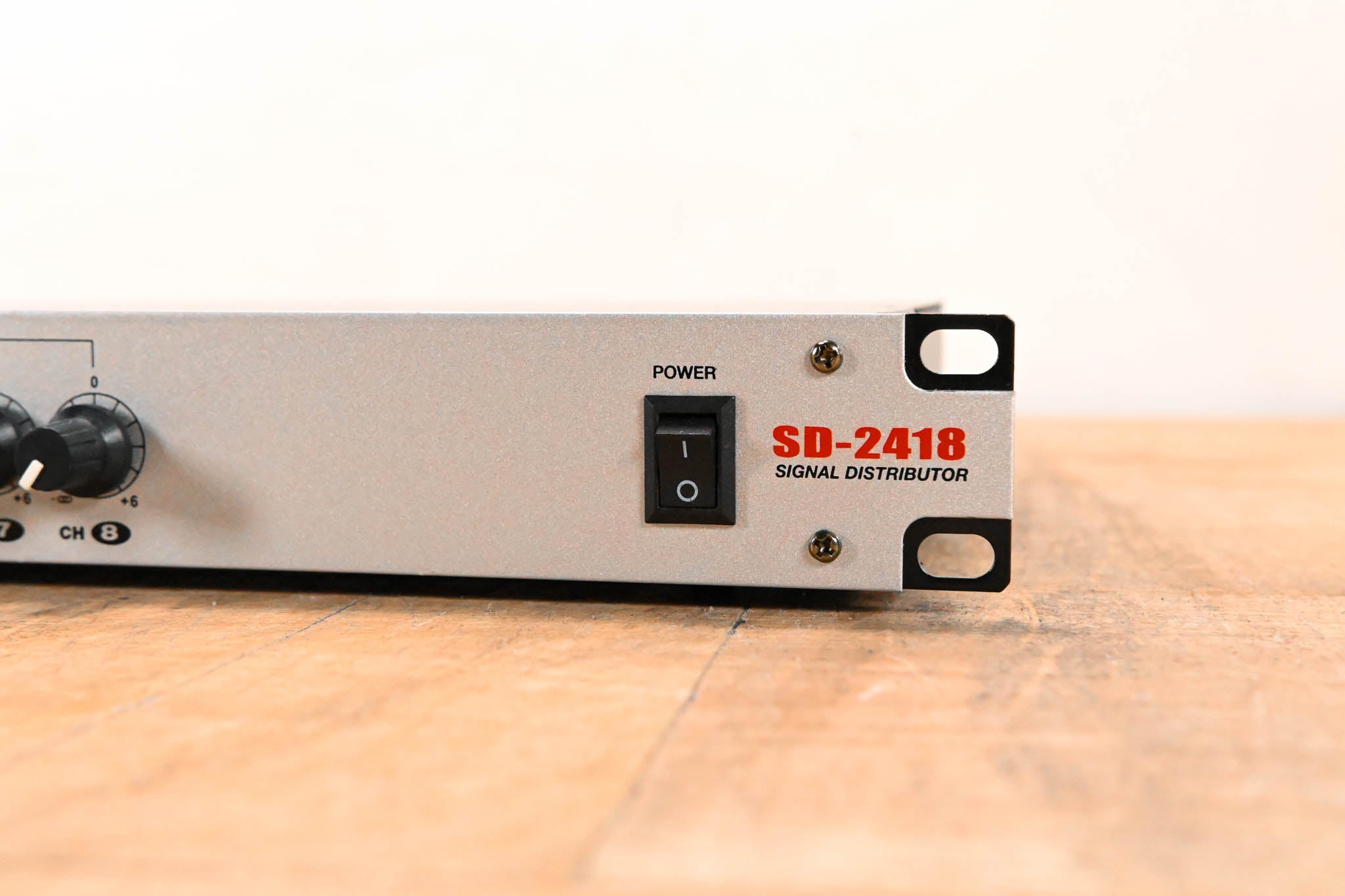 Nady SD-2418 Stereo Signal Distribution
