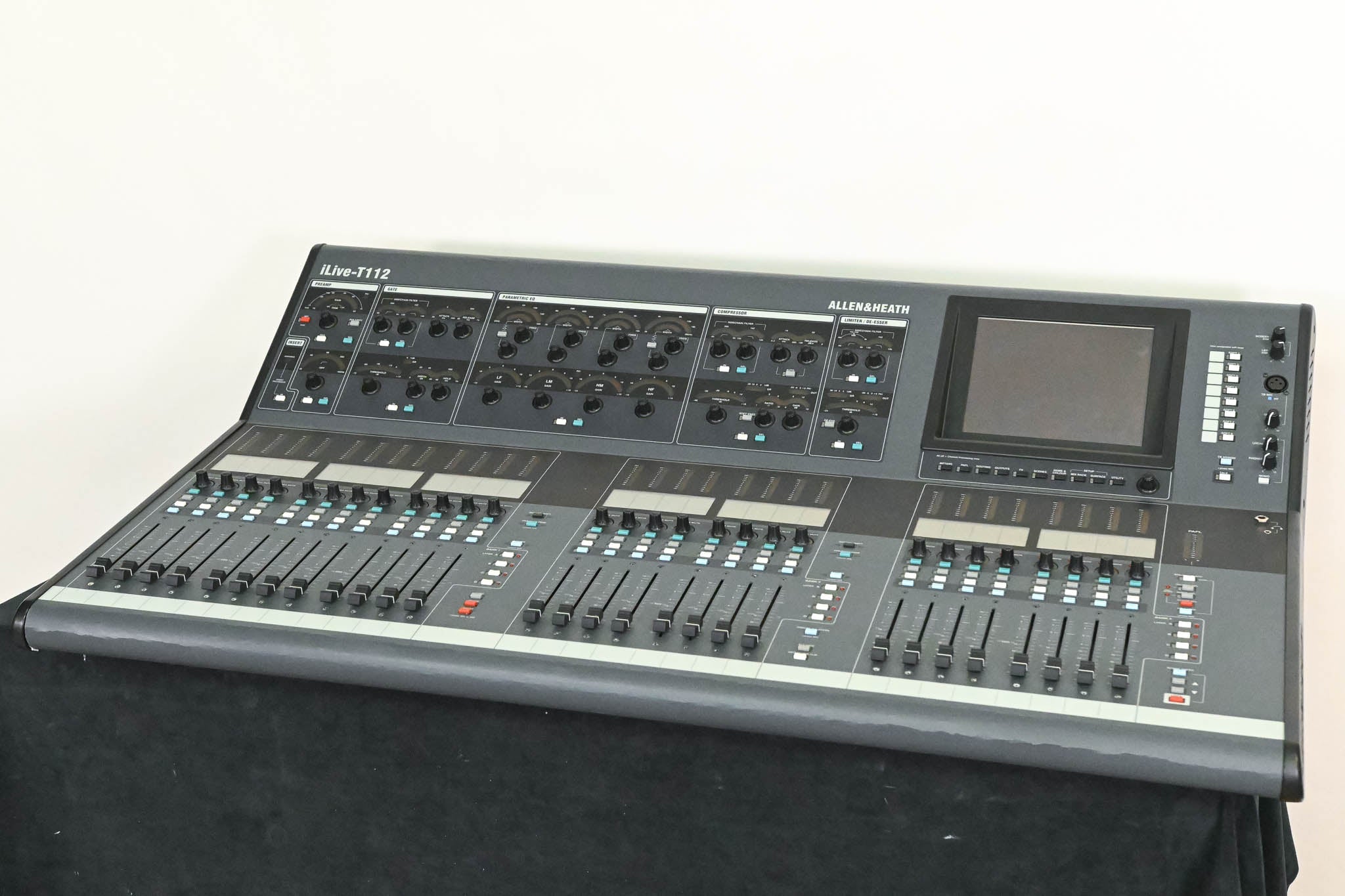Allen & Heath iLive-T112 Mixing Surface with iDR-48 Fixed Format MixRack