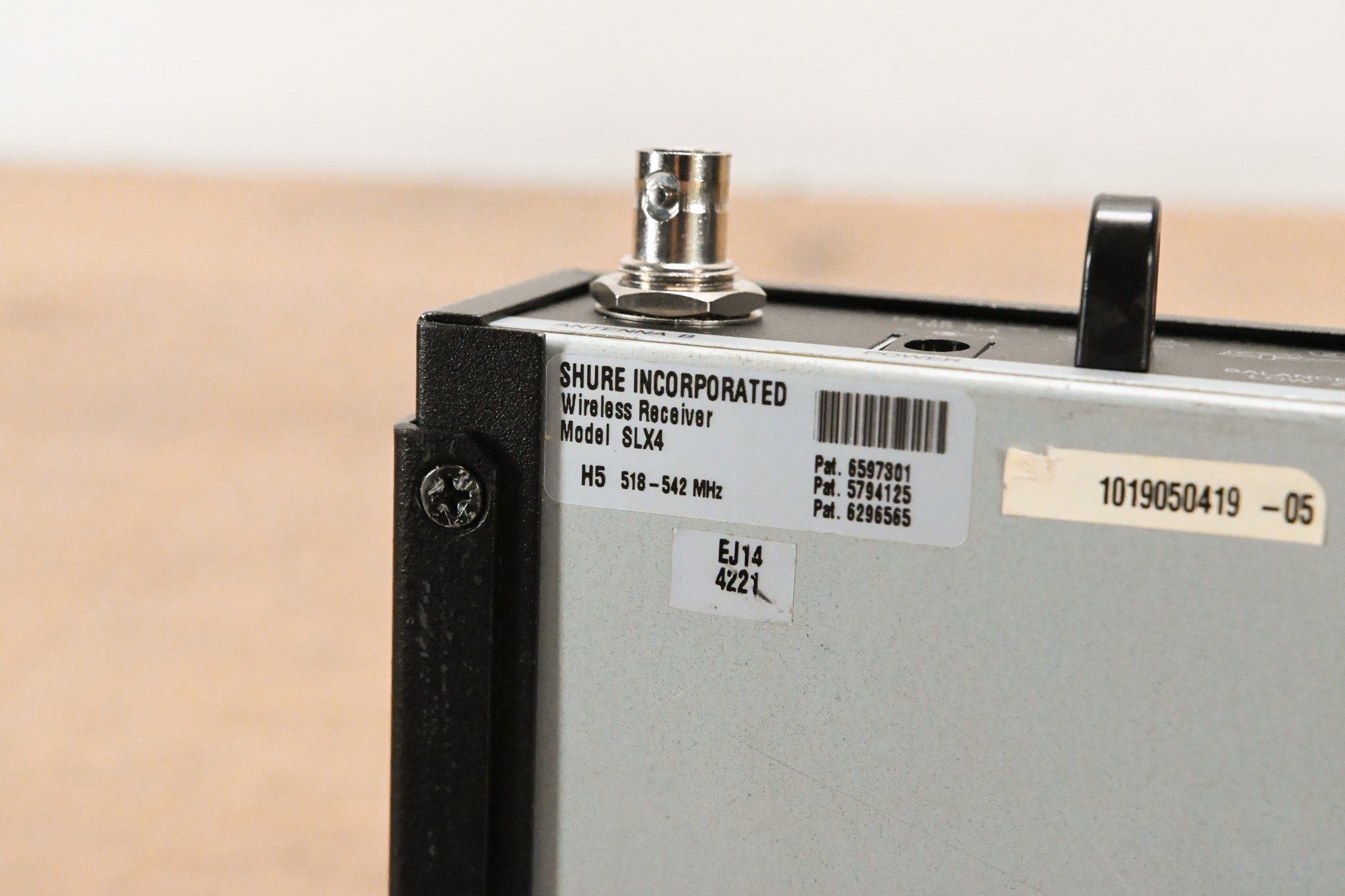 Shure SLX4 Wireless Receiver - H5 Band: 518-542 MHz (NO POWER SUPPLY)